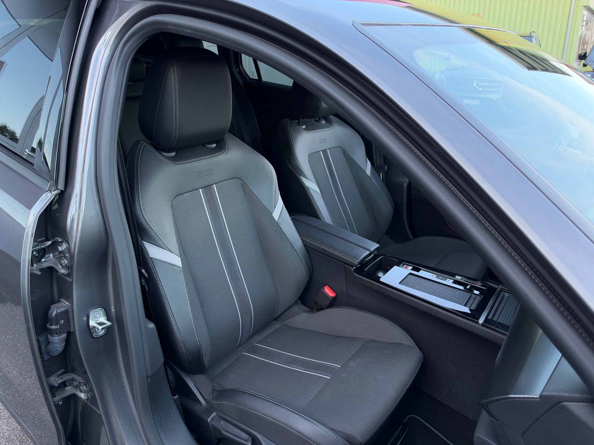 OPEL Astra Sports Tourer 1.2i Turbo GS A-image-17