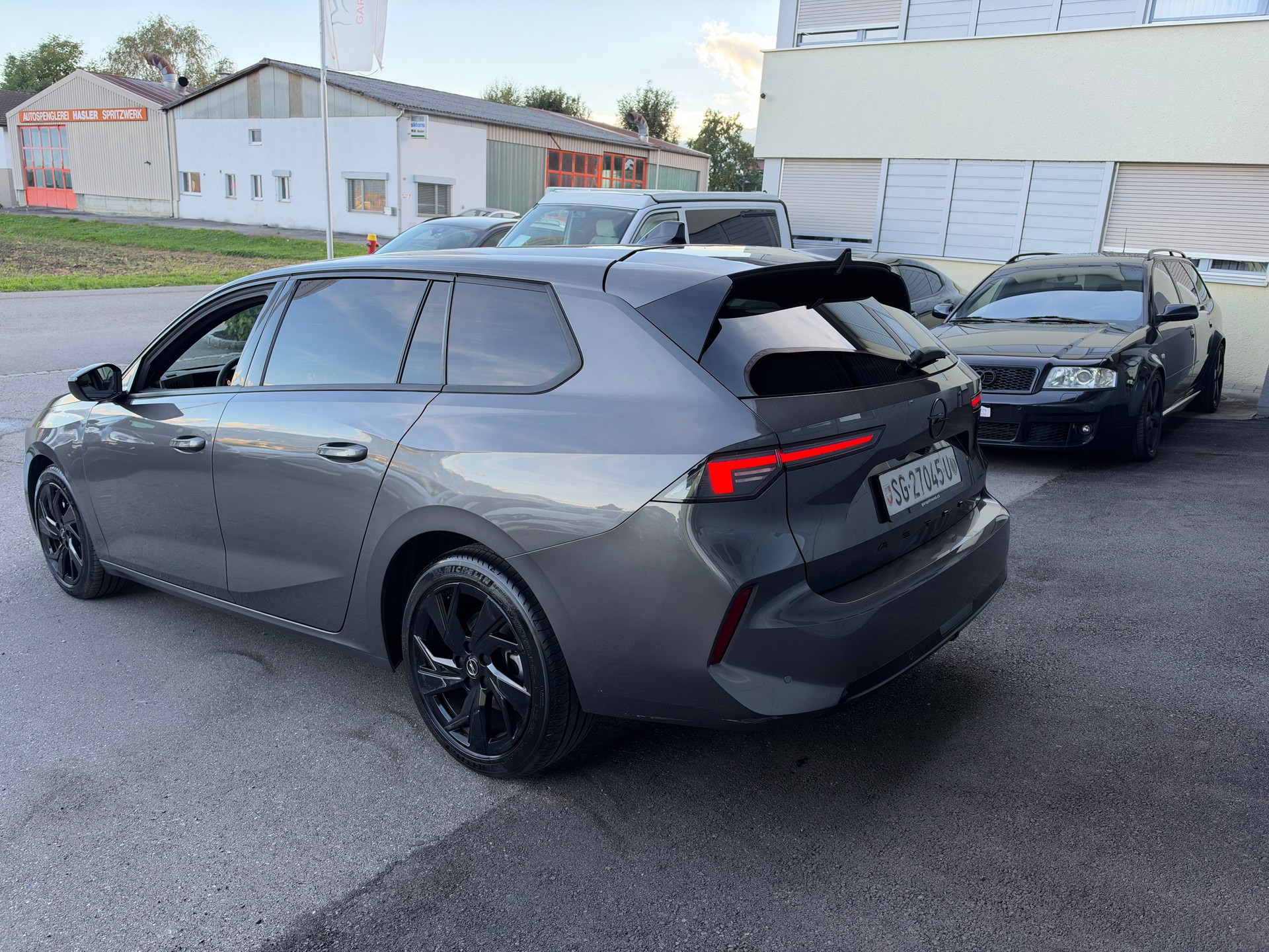 OPEL Astra Sports Tourer 1.2i Turbo GS A-image-7