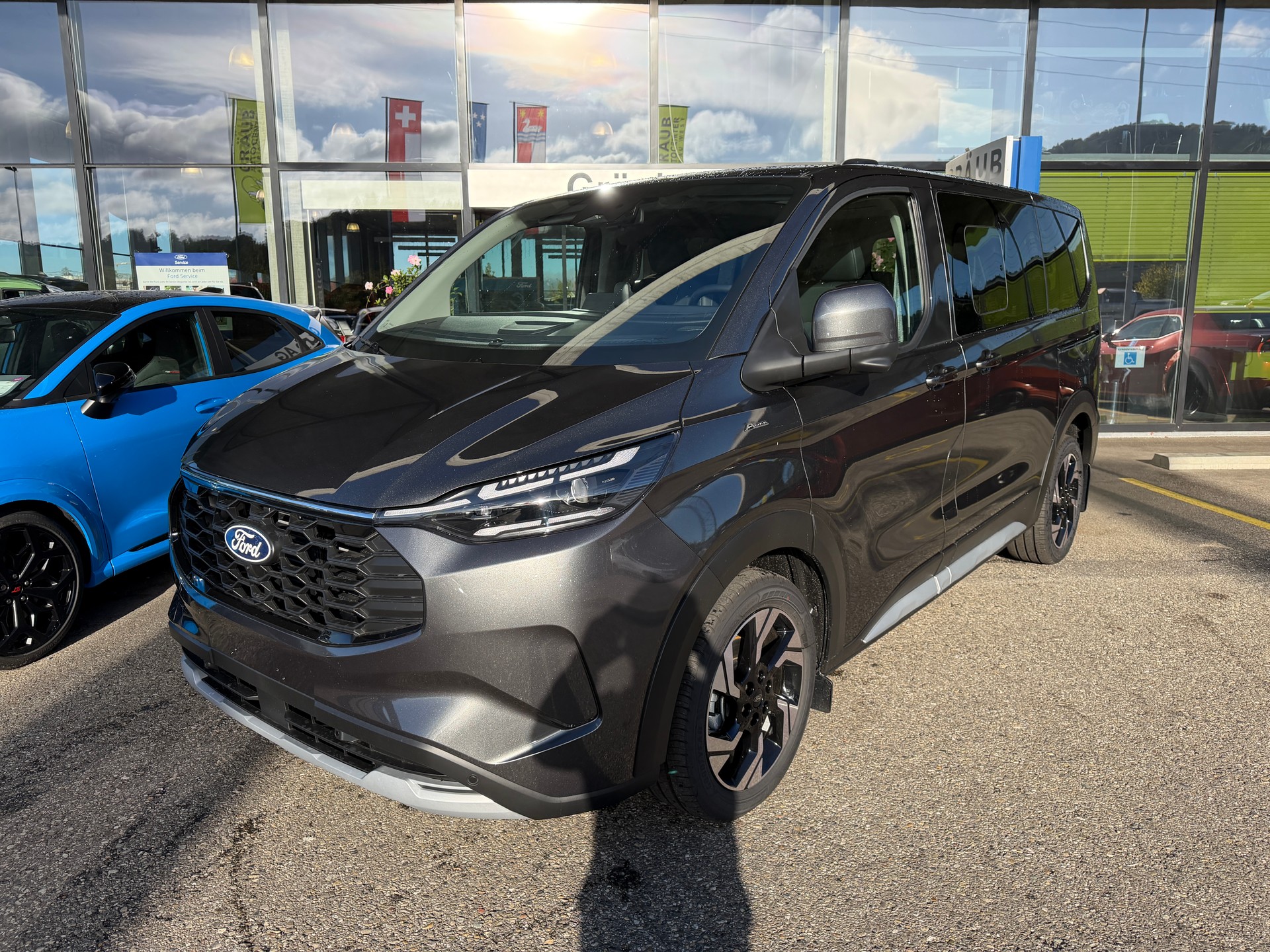 FORD Tourneo Bus 340 L1H1 PHEV Active-image-2