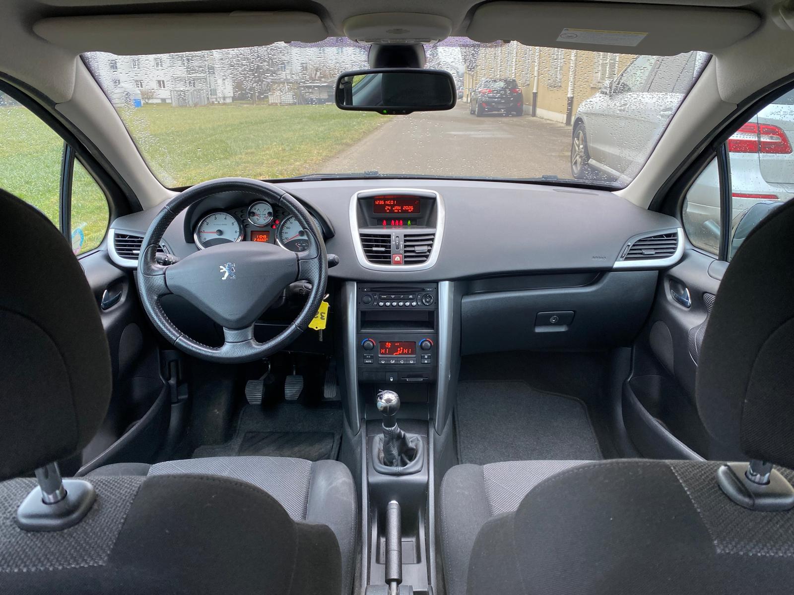 PEUGEOT 207 1.6 16V XS Premium-image-12