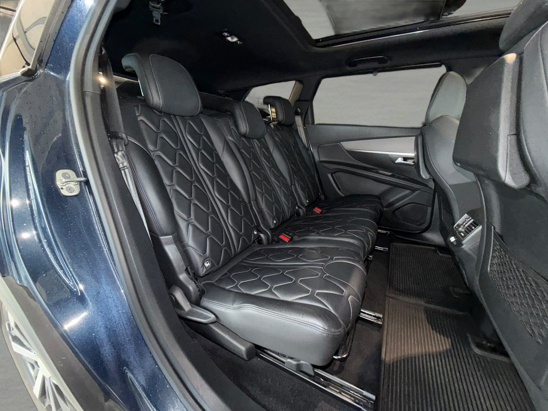 PEUGEOT 5008 2.0 BlueHDi GT EAT 7 places-image-11