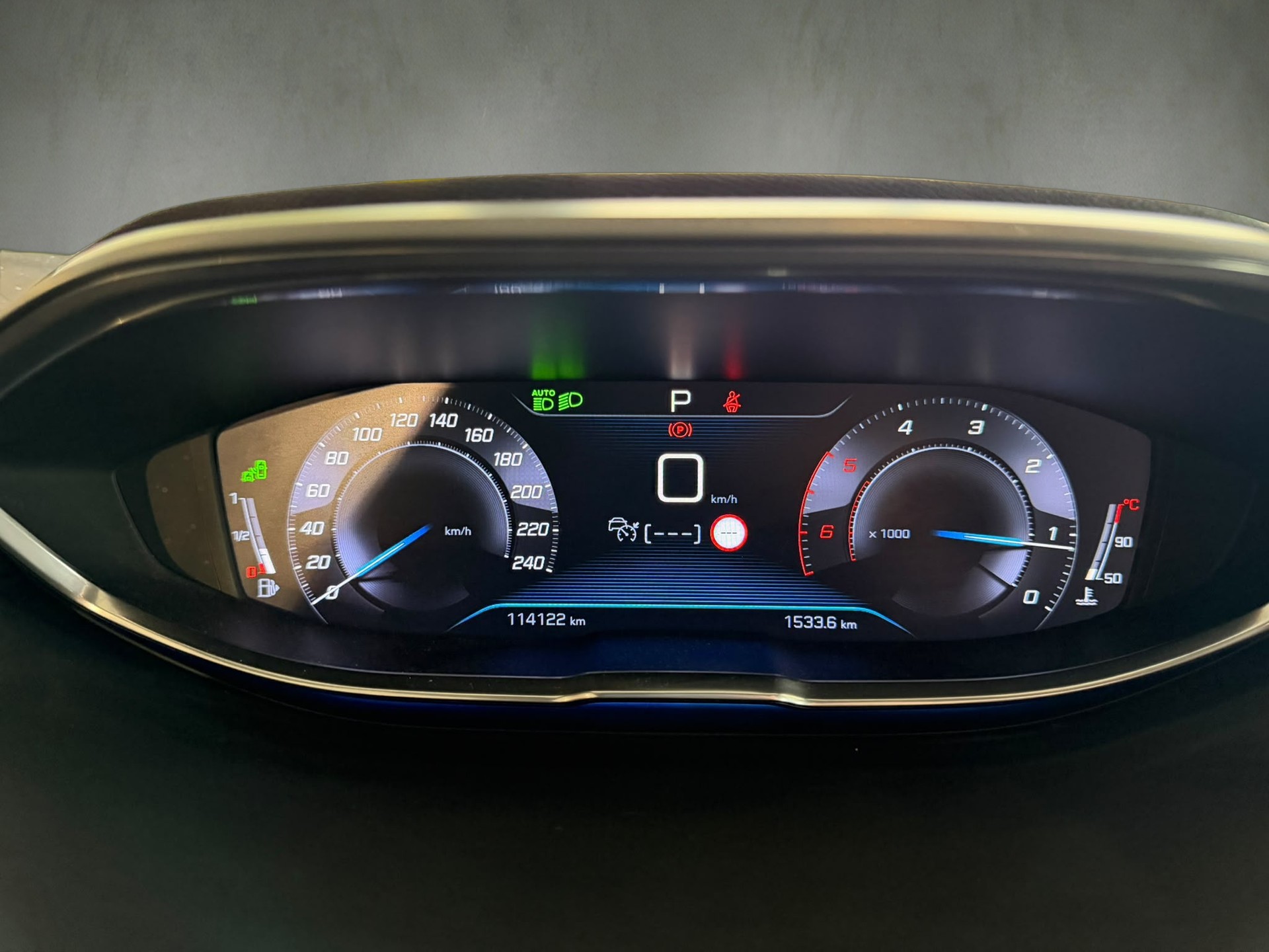 PEUGEOT 5008 2.0 BlueHDi GT EAT 7 places-image-15