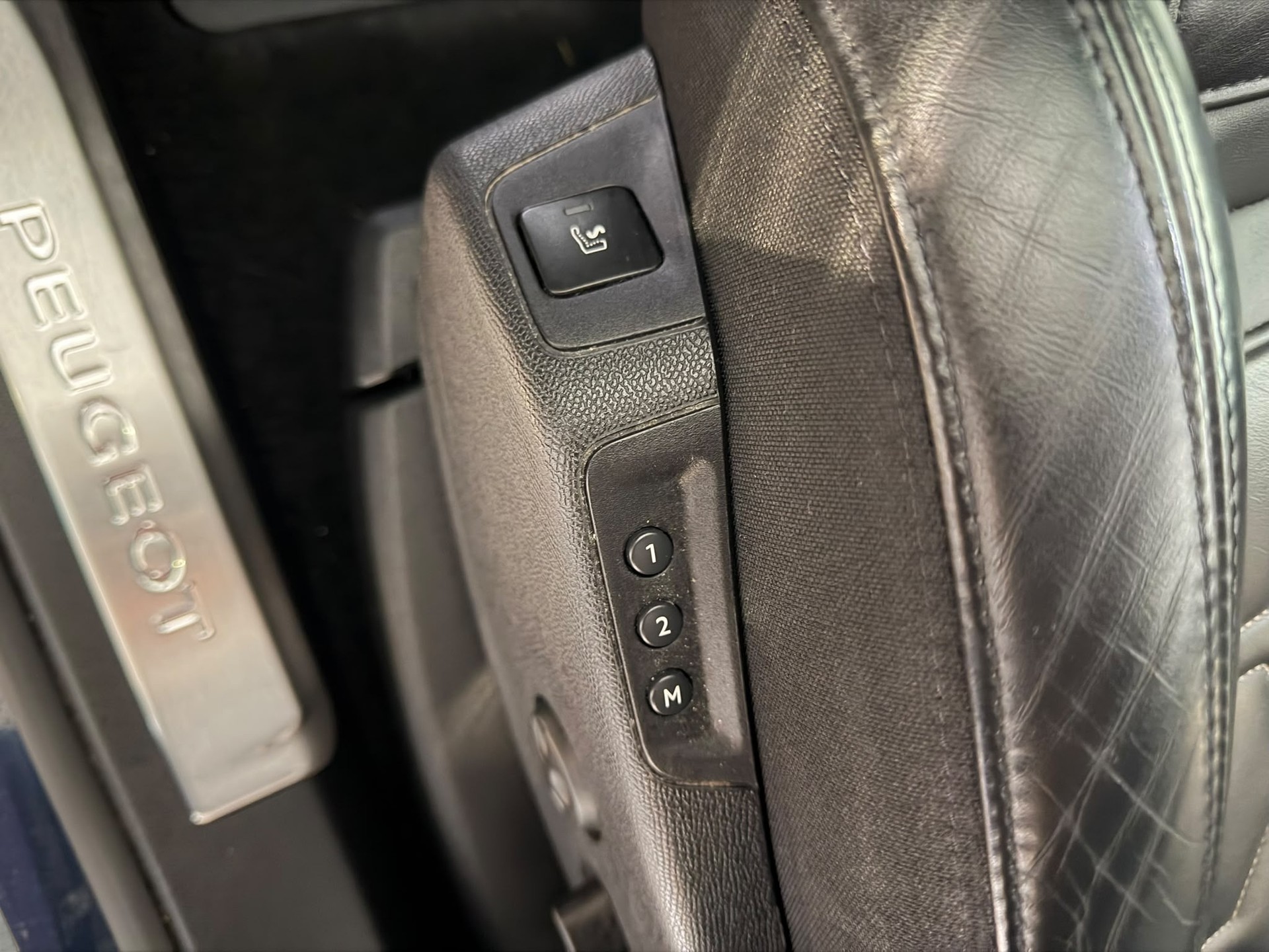 PEUGEOT 5008 2.0 BlueHDi GT EAT 7 places-image-9