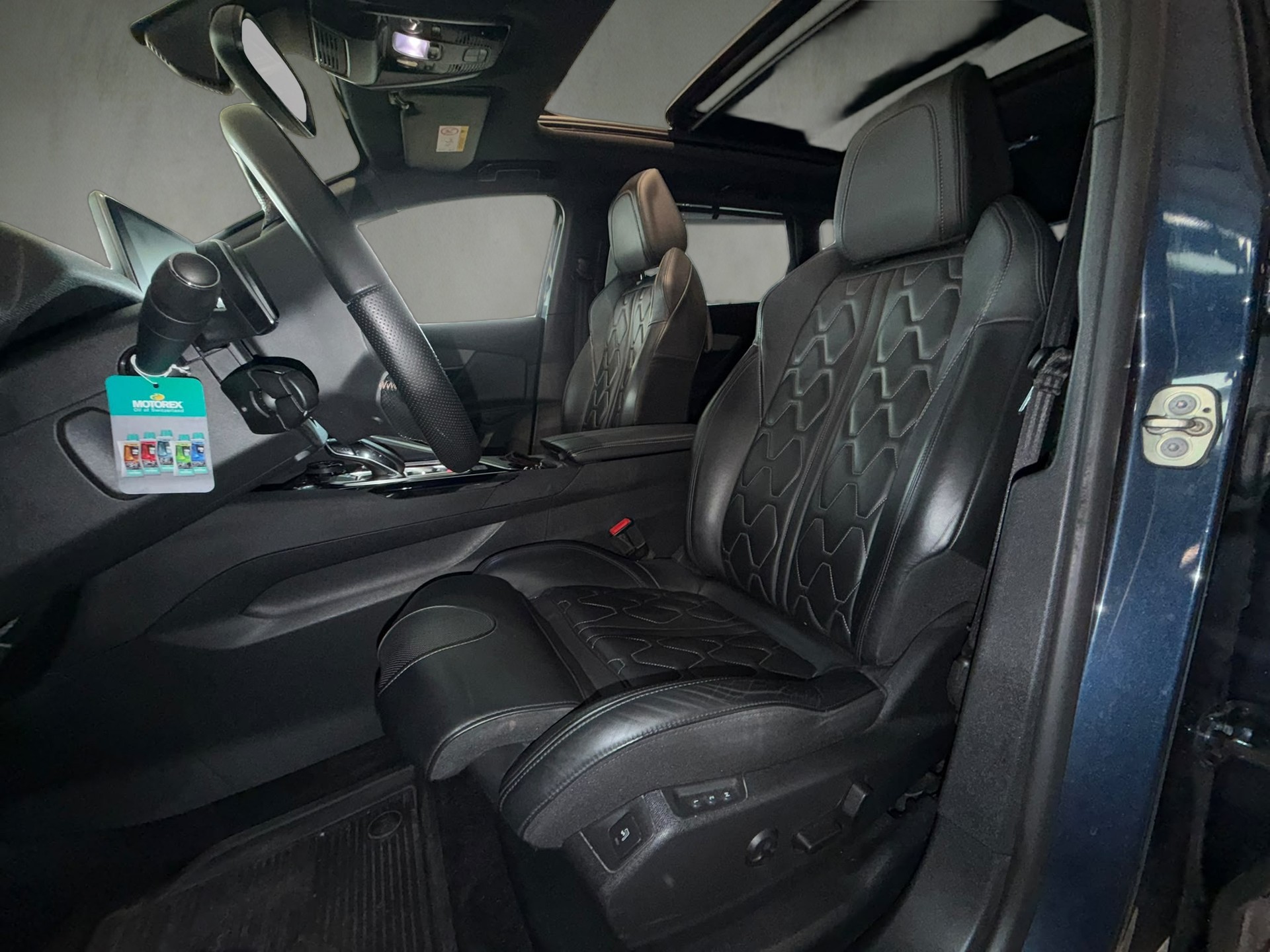 PEUGEOT 5008 2.0 BlueHDi GT EAT 7 places-image-8