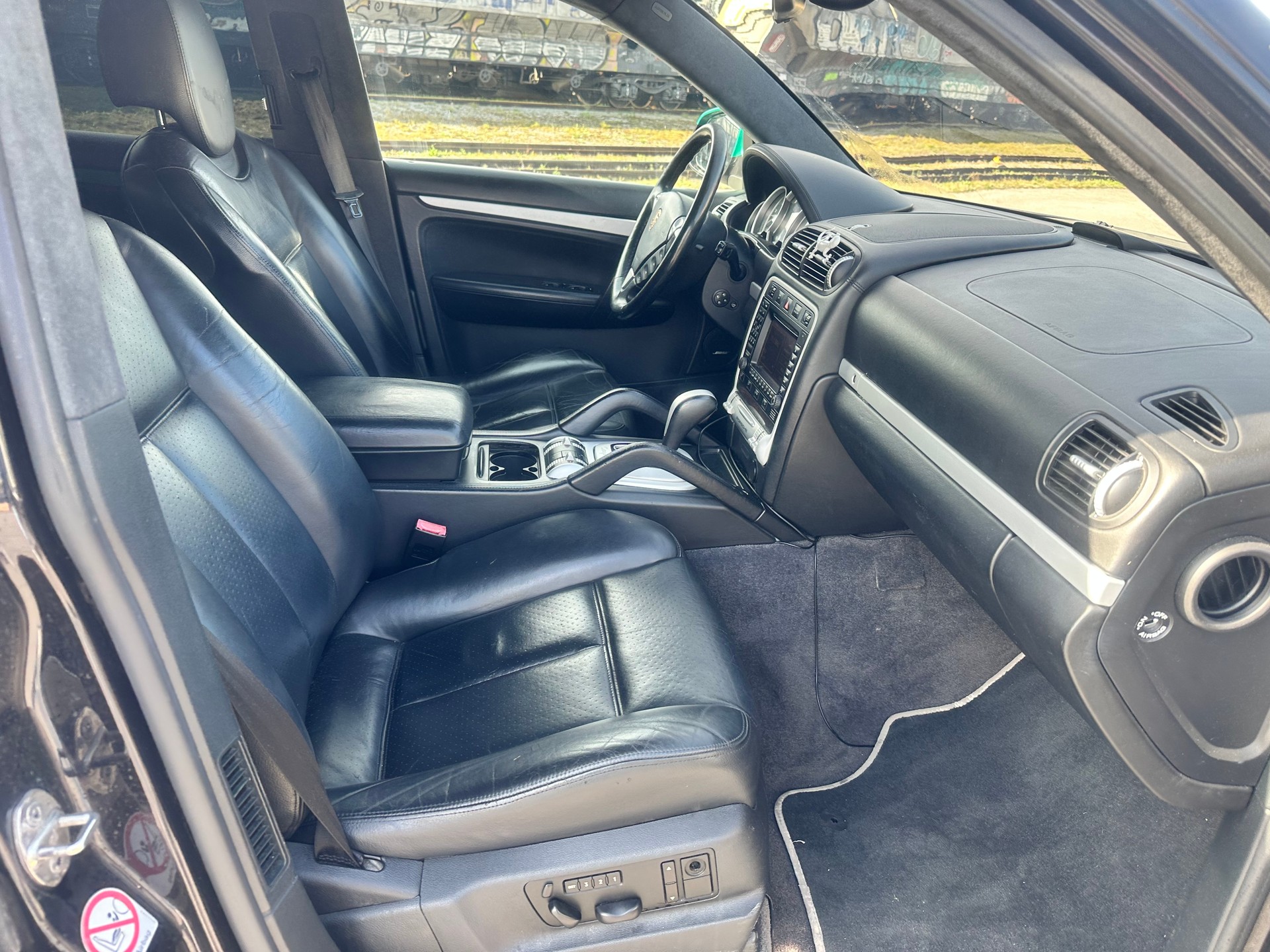 PORSCHE Cayenne Turbo-image-14