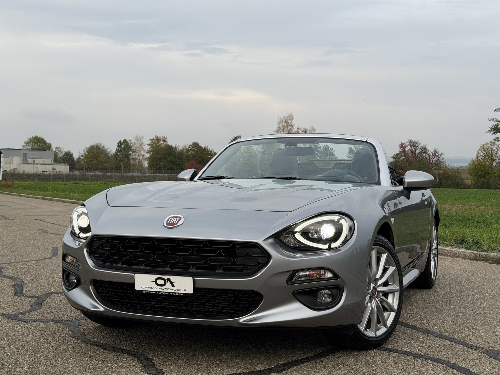 FIAT 124 Spider 1.4 TB Lusso Automatic - *NEUWERTIG* - *VOLLAUSSTATTUNG* - *8-FACH ALURÄDER* - *GARANTIE*-showroom-element-1