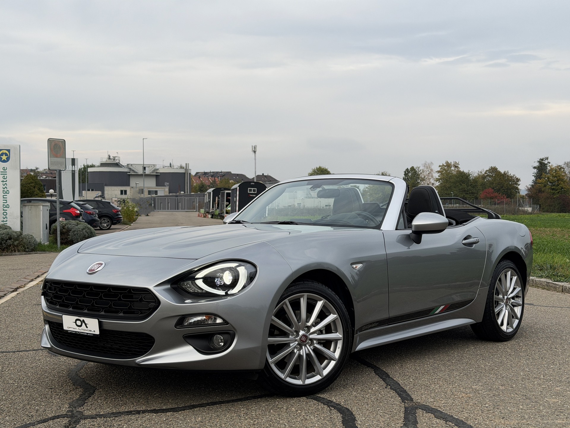 FIAT 124 Spider 1.4 TB Lusso Automatic - *NEUWERTIG* - *VOLLAUSSTATTUNG* - *8-FACH ALURÄDER* - *GARANTIE*-showroom-element-3