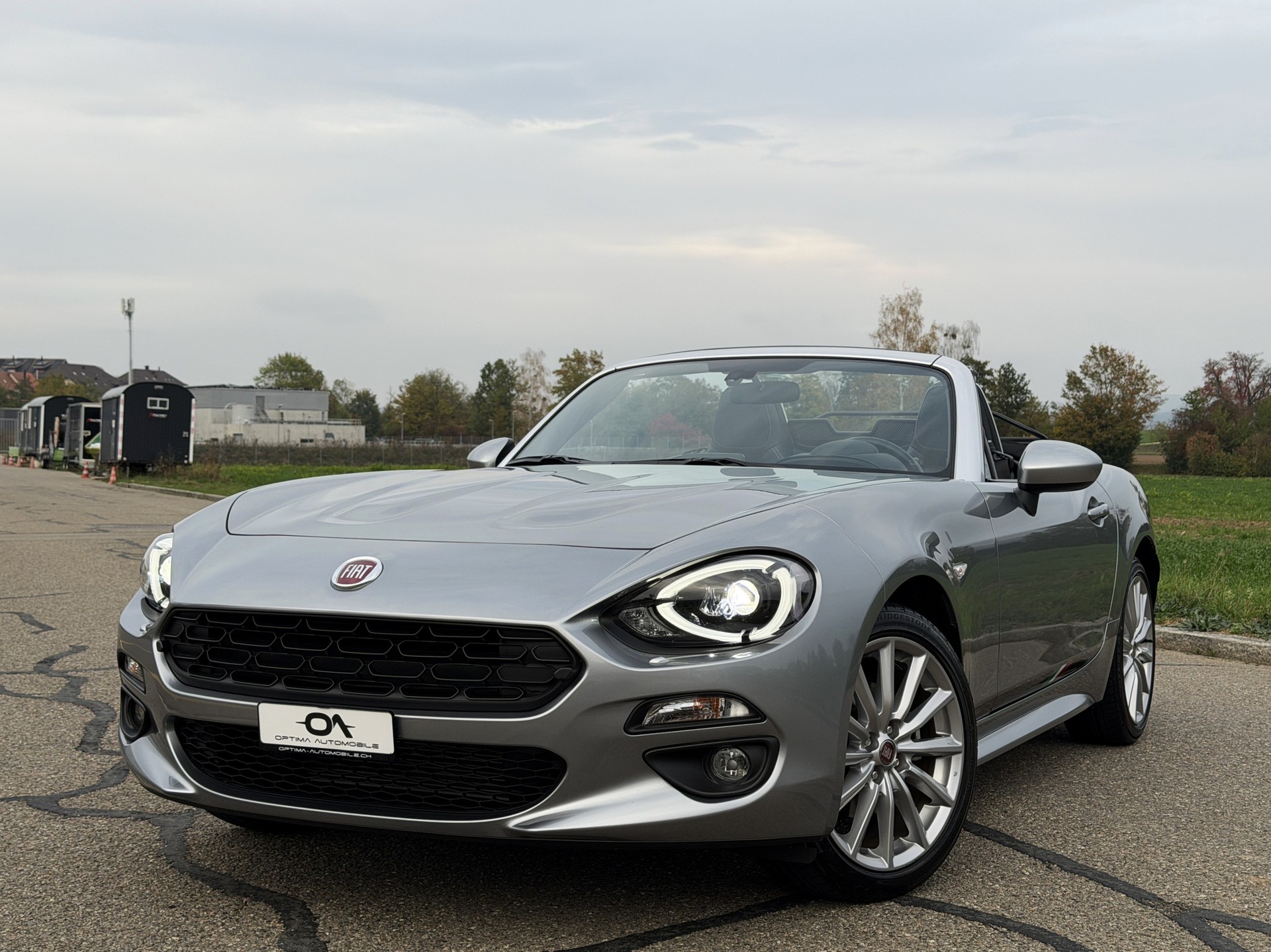 FIAT 124 Spider 1.4 TB Lusso Automatic - *NEUWERTIG* - *VOLLAUSSTATTUNG* - *8-FACH ALURÄDER* - *GARANTIE*-showroom-element-2