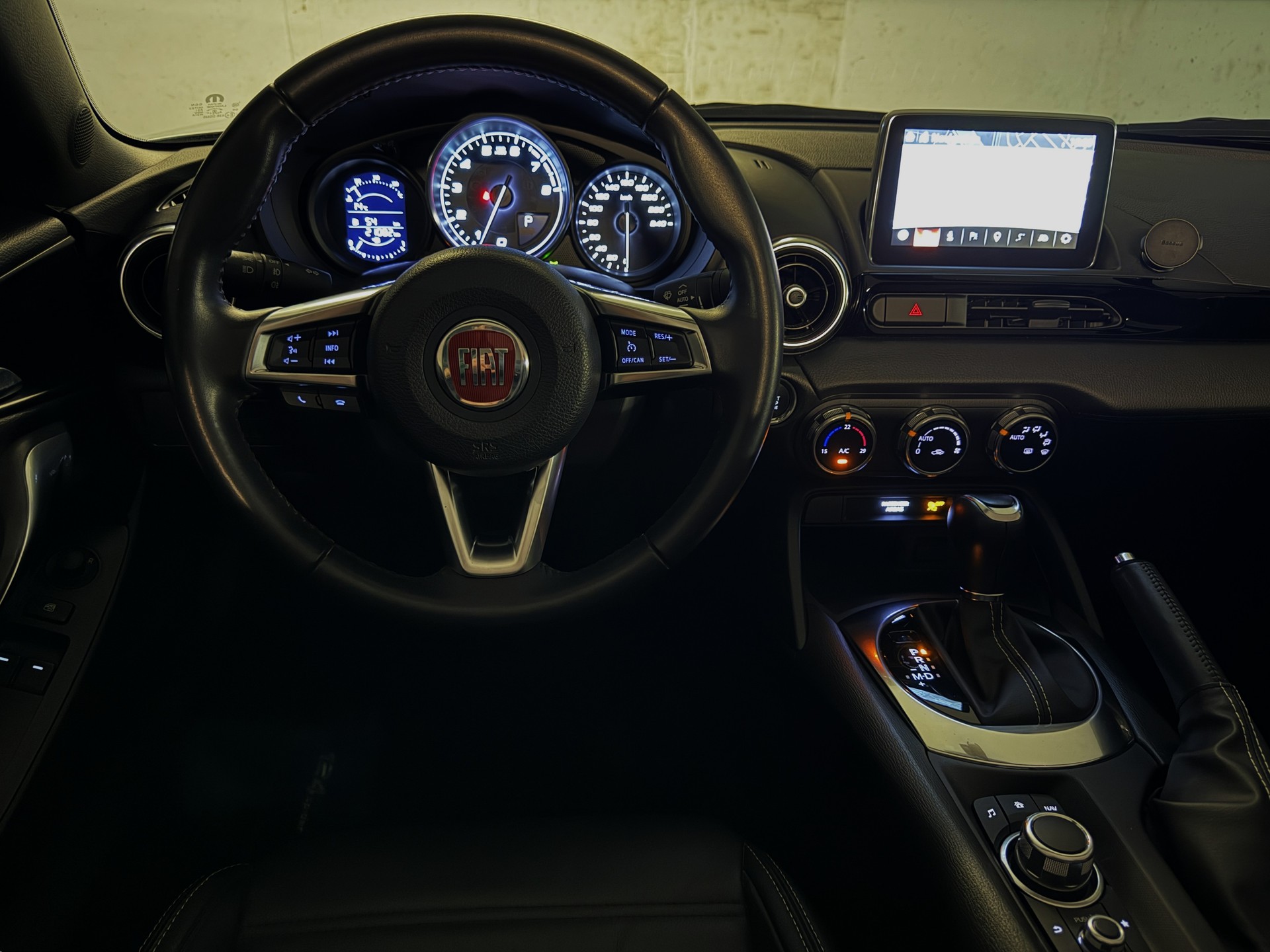FIAT 124 Spider 1.4 TB Lusso Automatic - *NEUWERTIG* - *VOLLAUSSTATTUNG* - *8-FACH ALURÄDER* - *GARANTIE*-image-25