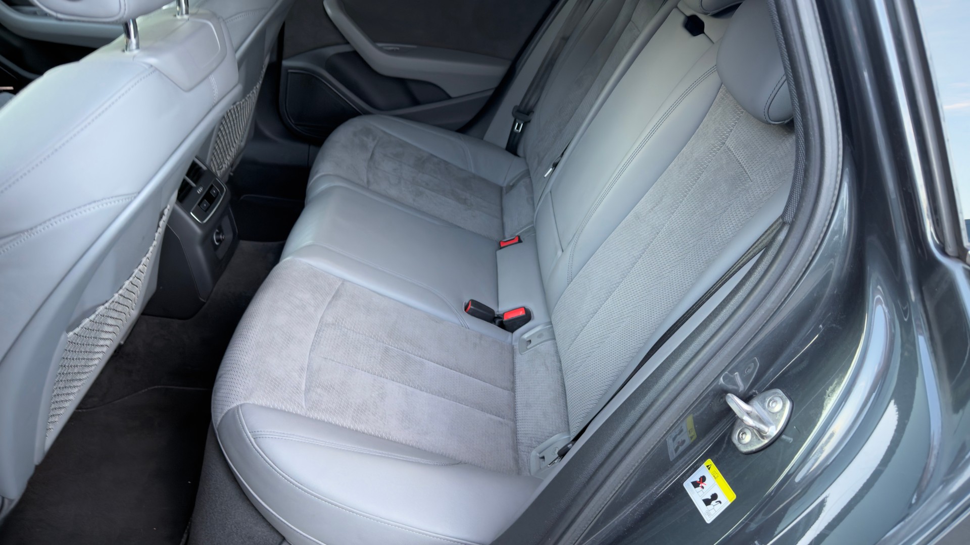 AUDI A4 Avant 3.0 TDI Sport quattro S-tronic-image-11