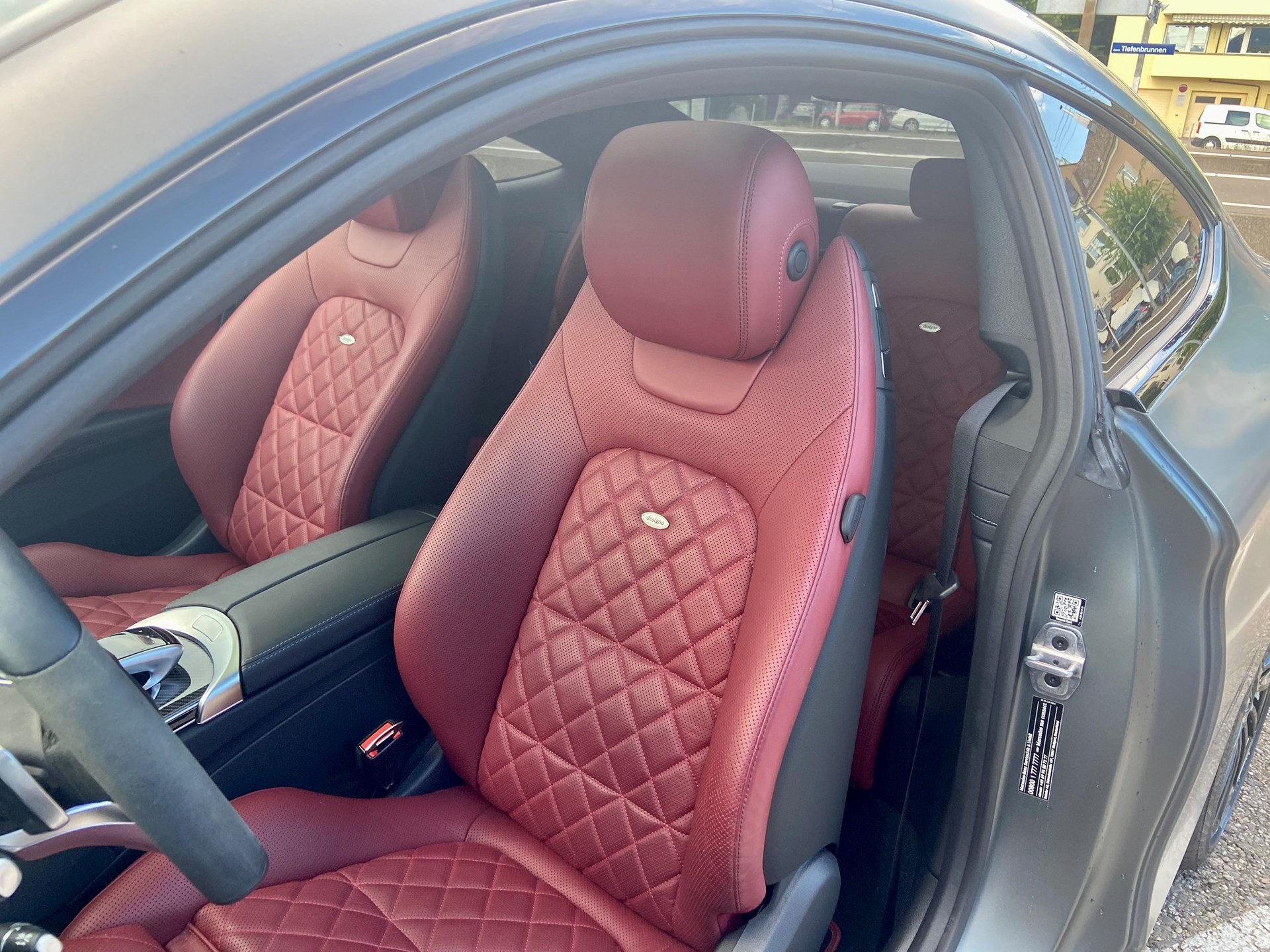 MERCEDES-BENZ 250 d 4MATIC / Night Edition / AMG Line-image-4