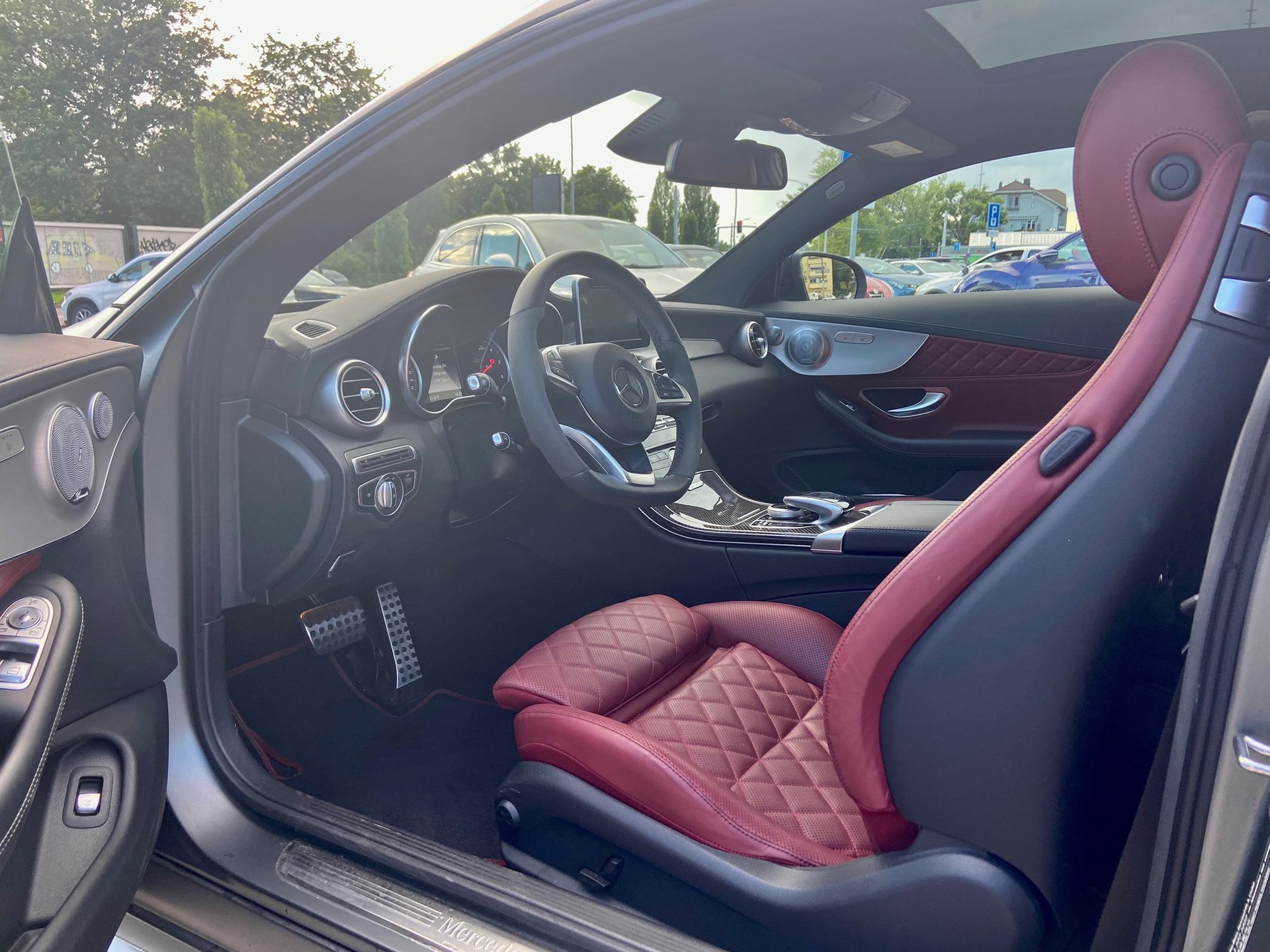 MERCEDES-BENZ 250 d 4MATIC / Night Edition / AMG Line-image-5