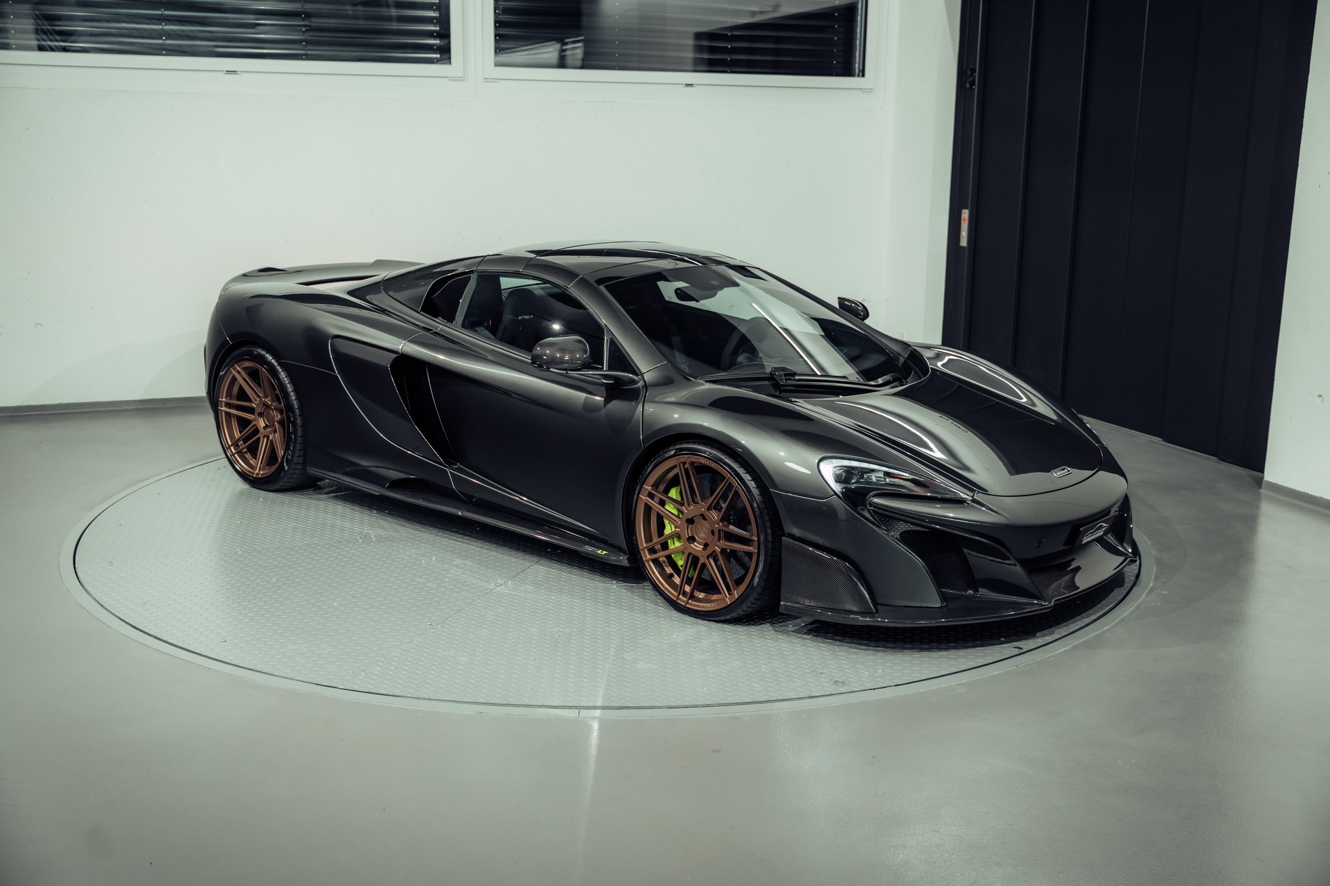 McLAREN 675LT Spider 3.8 V8 SSG-showroom-element-3