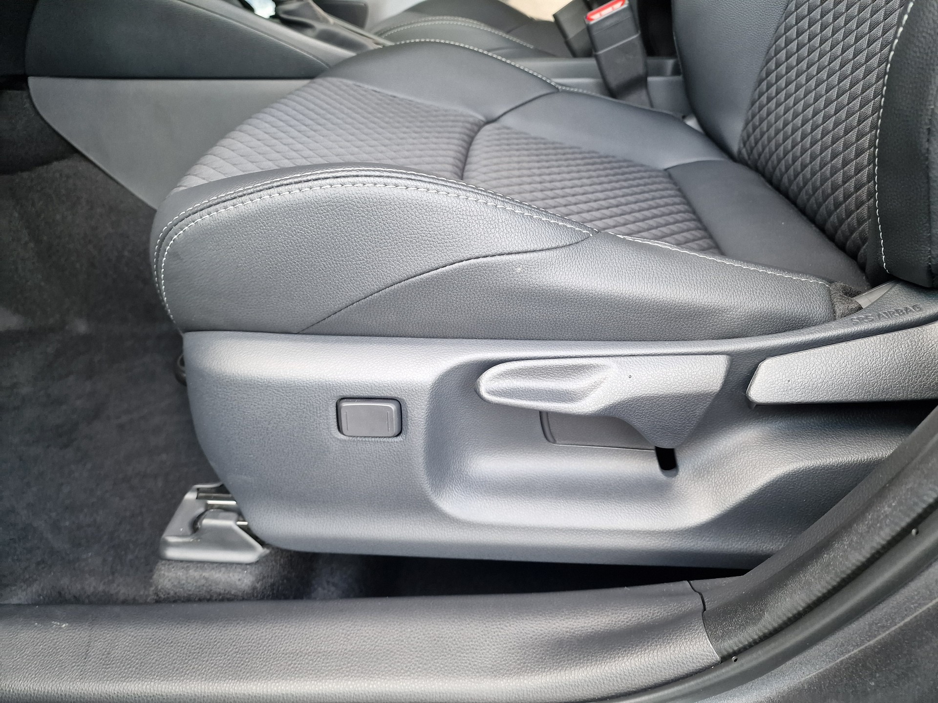 TOYOTA Yaris 1.5 Premium e-CVT 10Jahre Garantie-image-8
