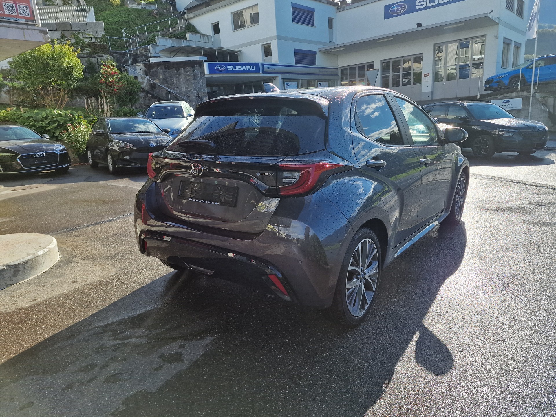 TOYOTA Yaris 1.5 Premium e-CVT 10Jahre Garantie-image-4