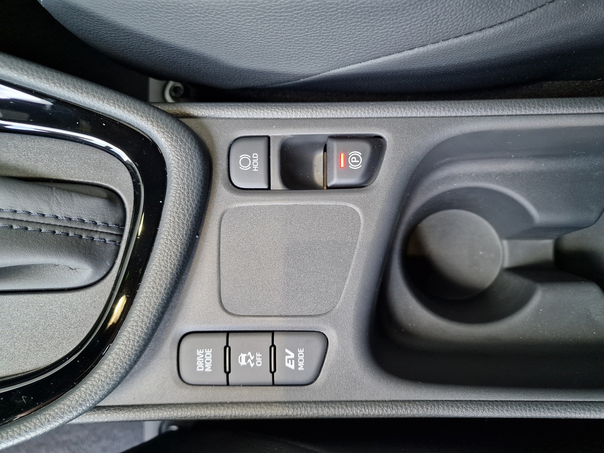 TOYOTA Yaris 1.5 Premium e-CVT 10Jahre Garantie-image-14