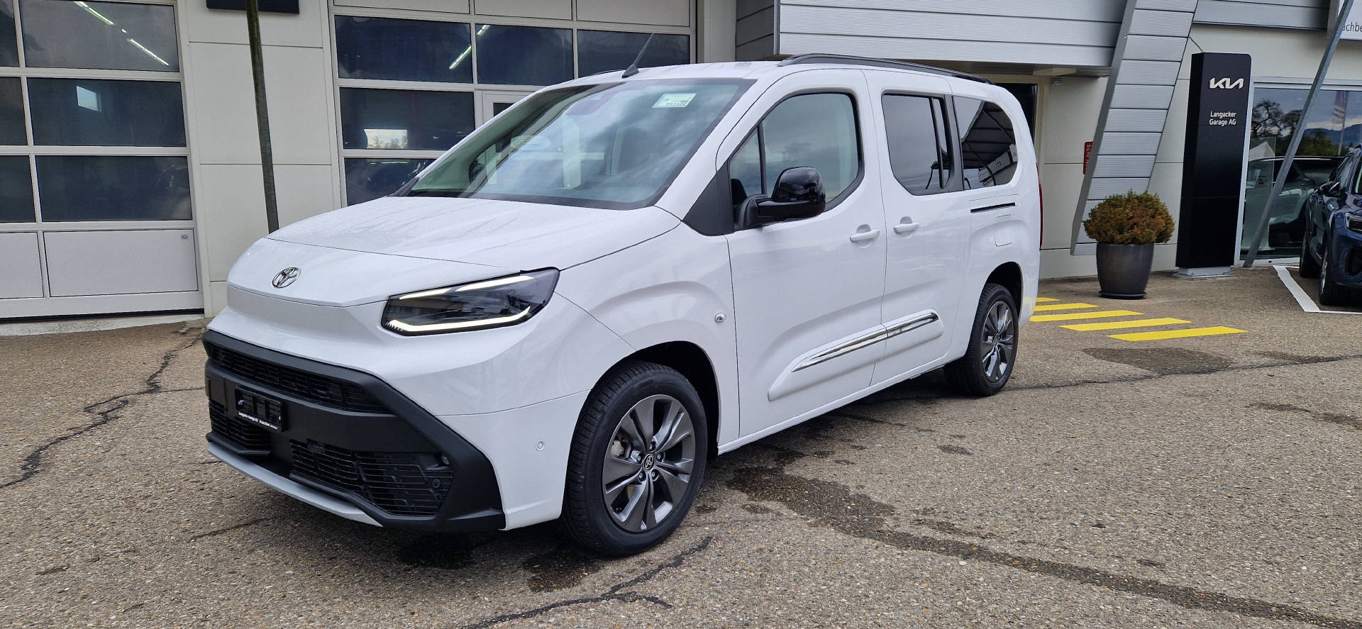 TOYOTA Proace City Verso Style L2 1.5 HDi-image-1