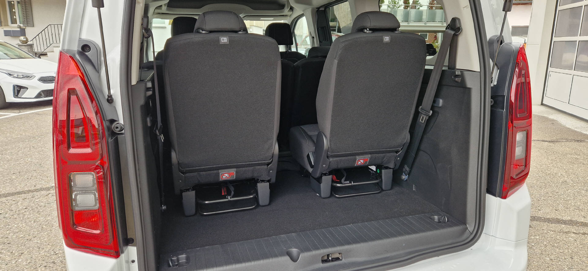 TOYOTA Proace City Verso Style L2 1.5 HDi-image-12