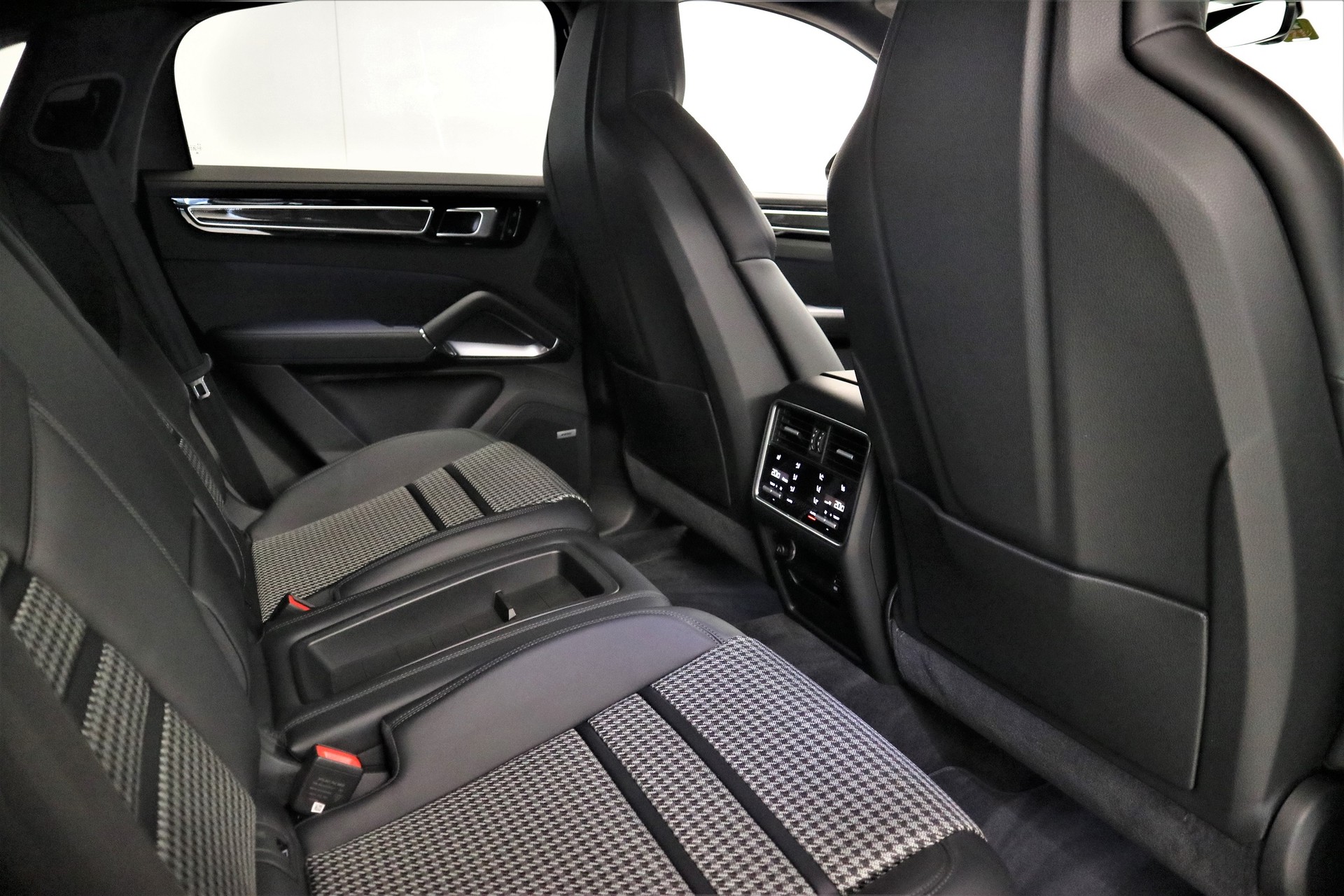 PORSCHE Cayenne Turbo Coupé-image-8