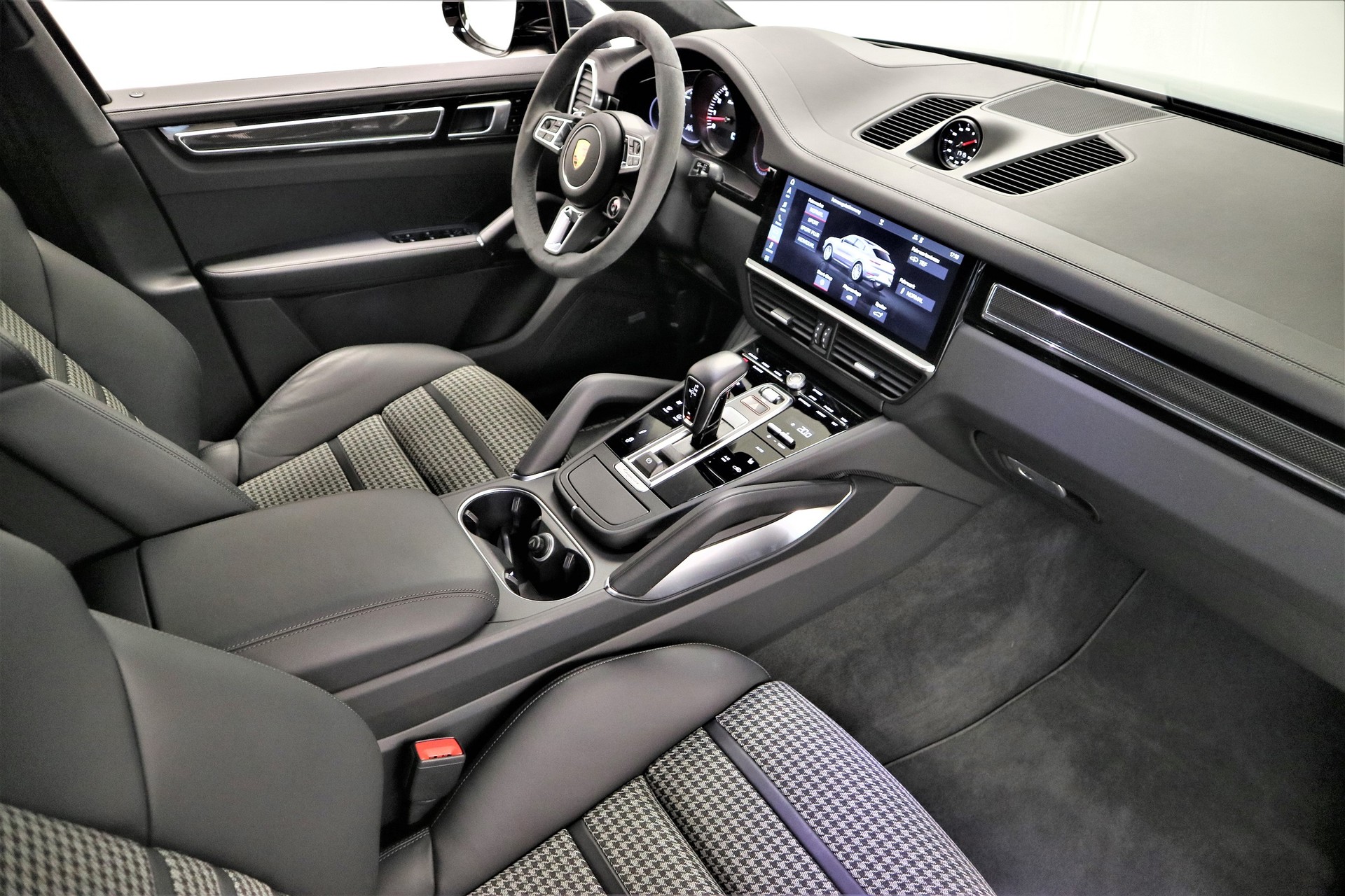 PORSCHE Cayenne Turbo Coupé-image-6