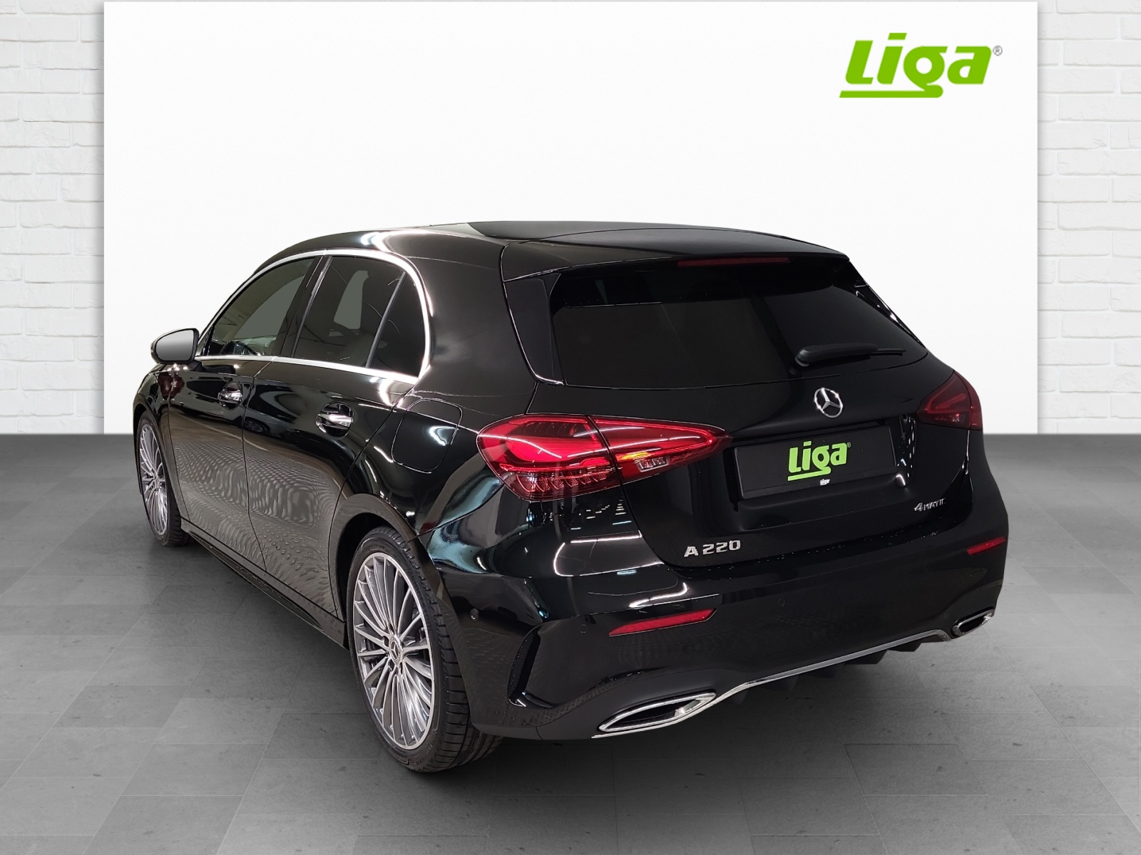 MERCEDES-BENZ A 220 AMG Line 4Matic-image-3