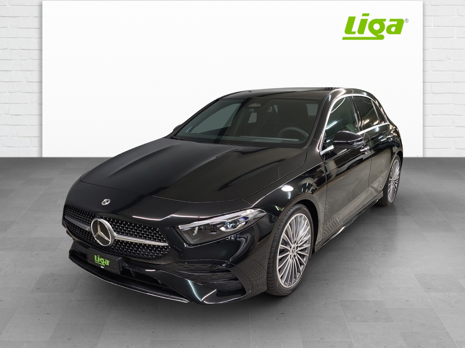 MERCEDES-BENZ A 220 AMG Line 4Matic-image-1