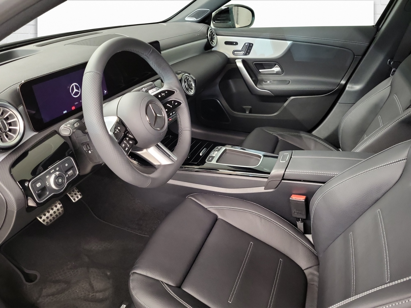MERCEDES-BENZ A 220 AMG Line 4Matic-image-6