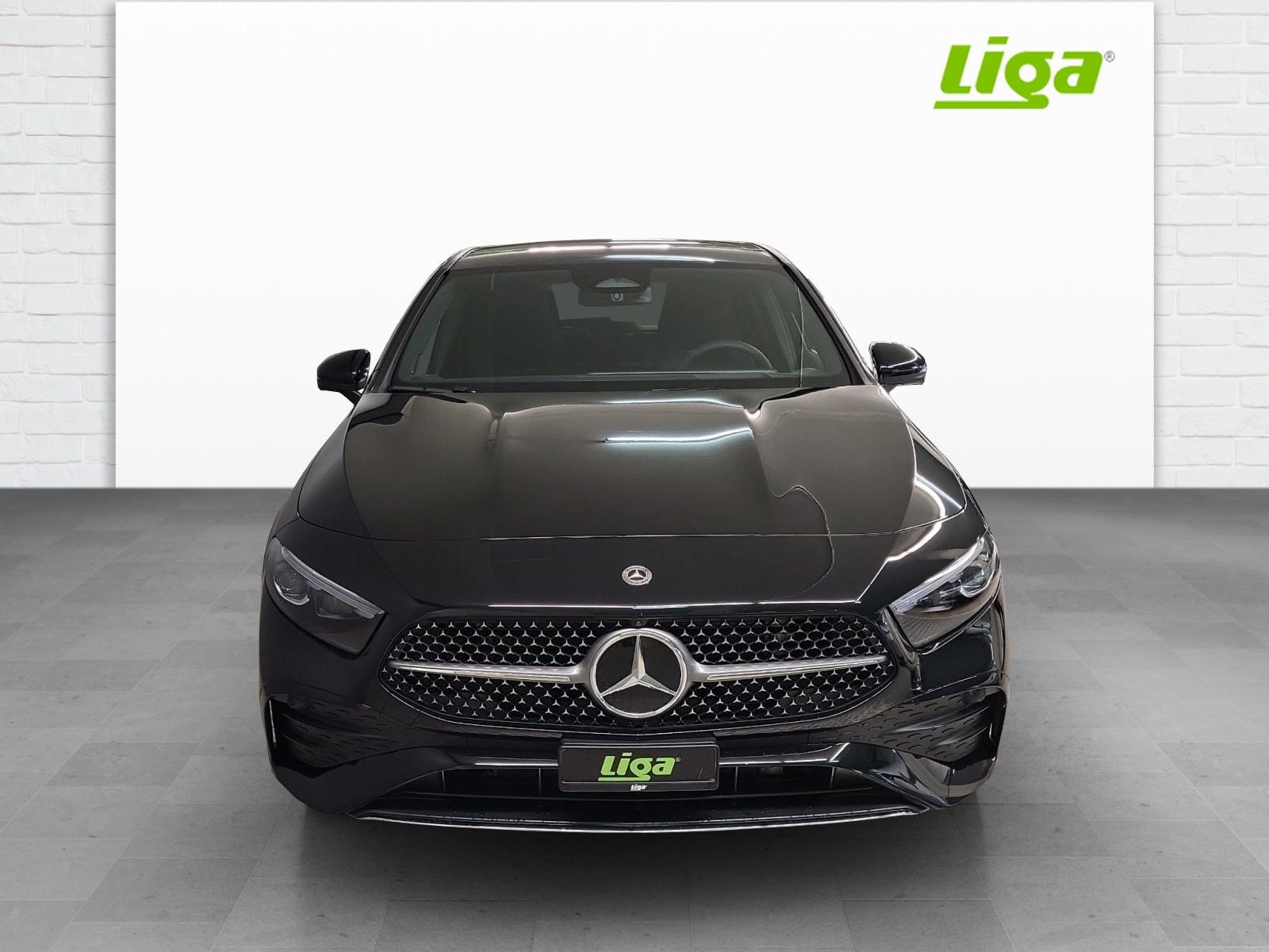 MERCEDES-BENZ A 220 AMG Line 4Matic-image-2