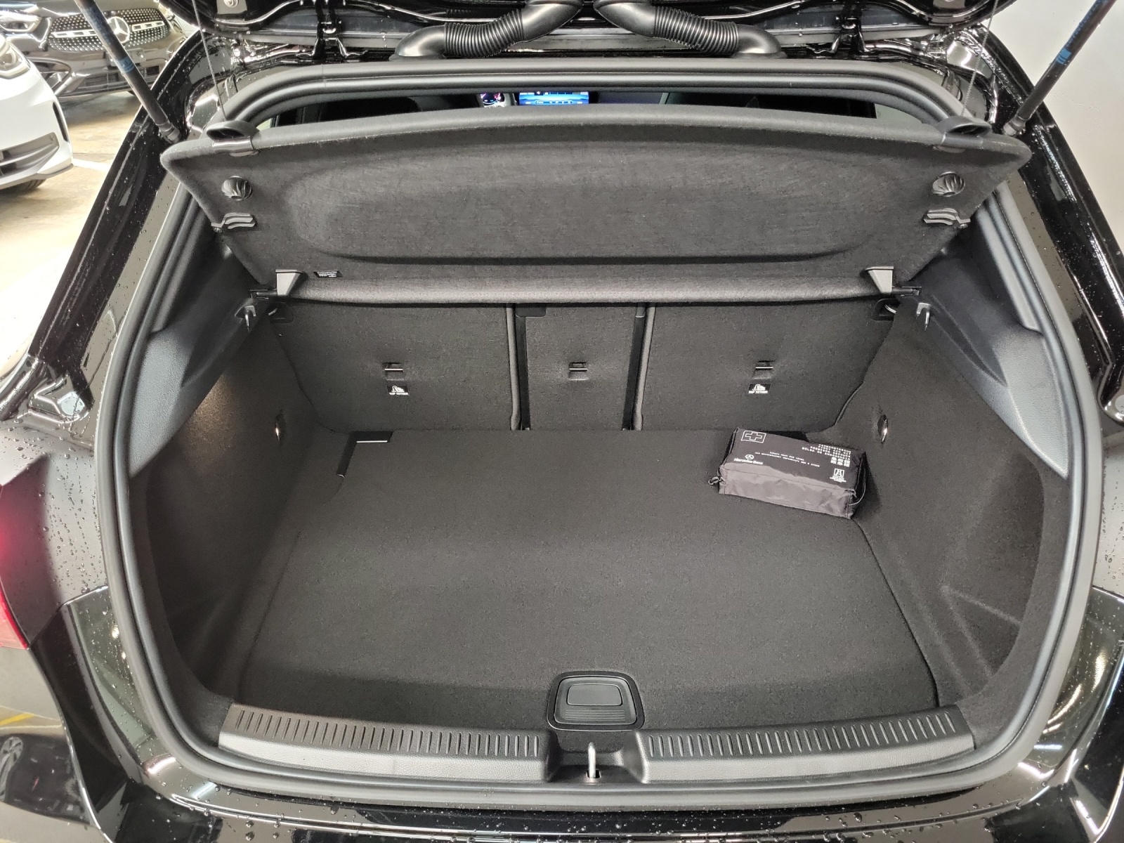 MERCEDES-BENZ A 220 AMG Line 4Matic-image-10