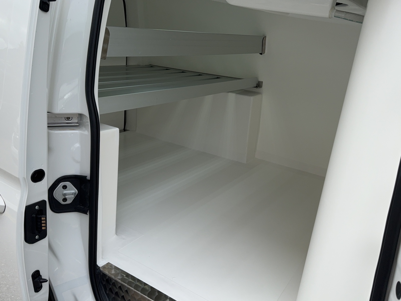 VW Caddy Cargo 2.0TDI Maxi 4Motion-image-9