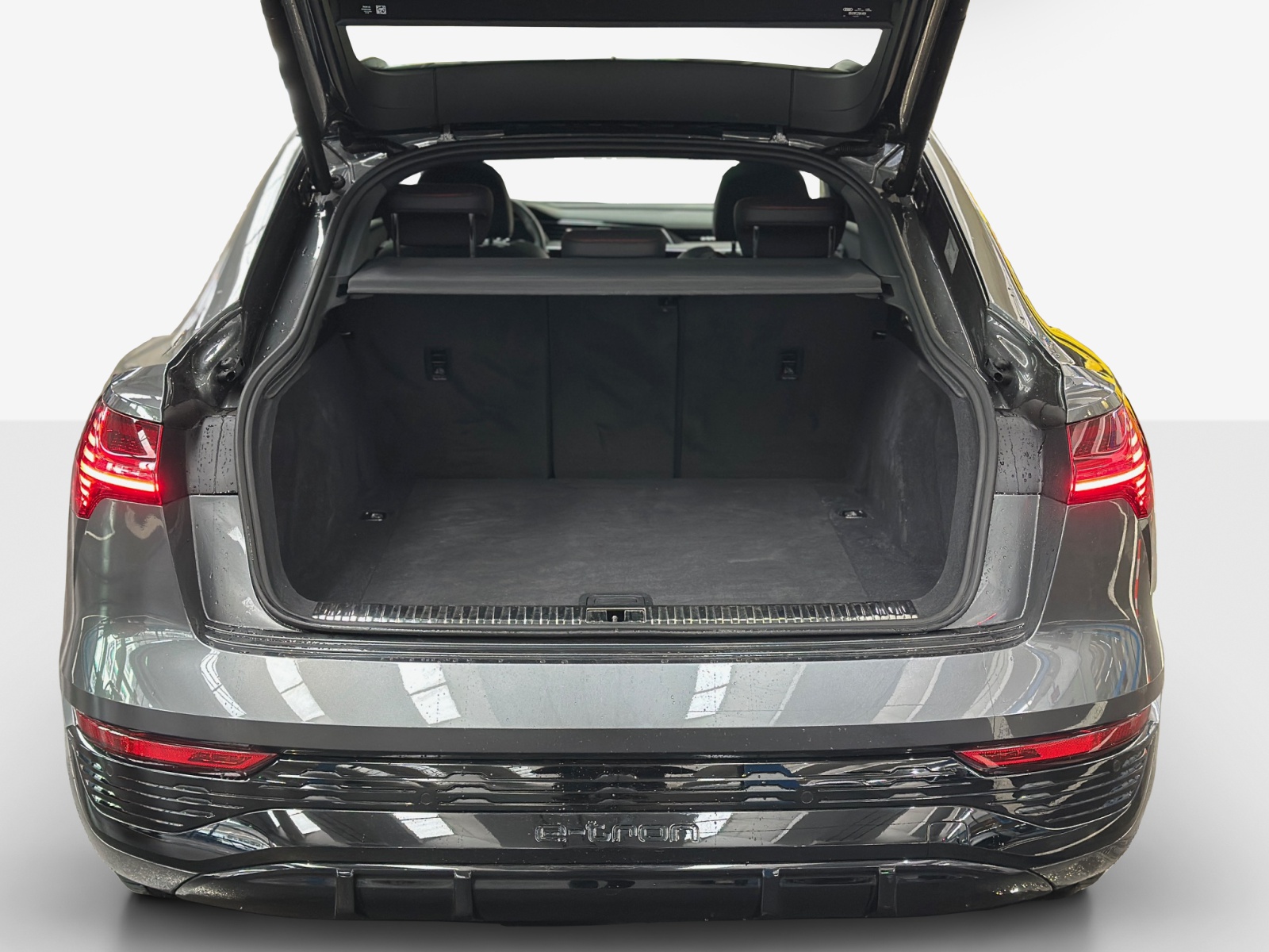 AUDI Q8 Sportback 55 e-tron Black Edition quattro-image-13