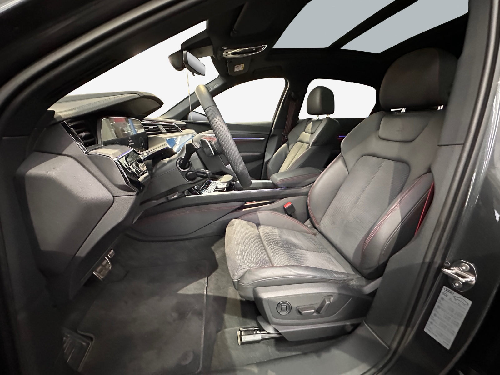 AUDI Q8 Sportback 55 e-tron Black Edition quattro-image-8