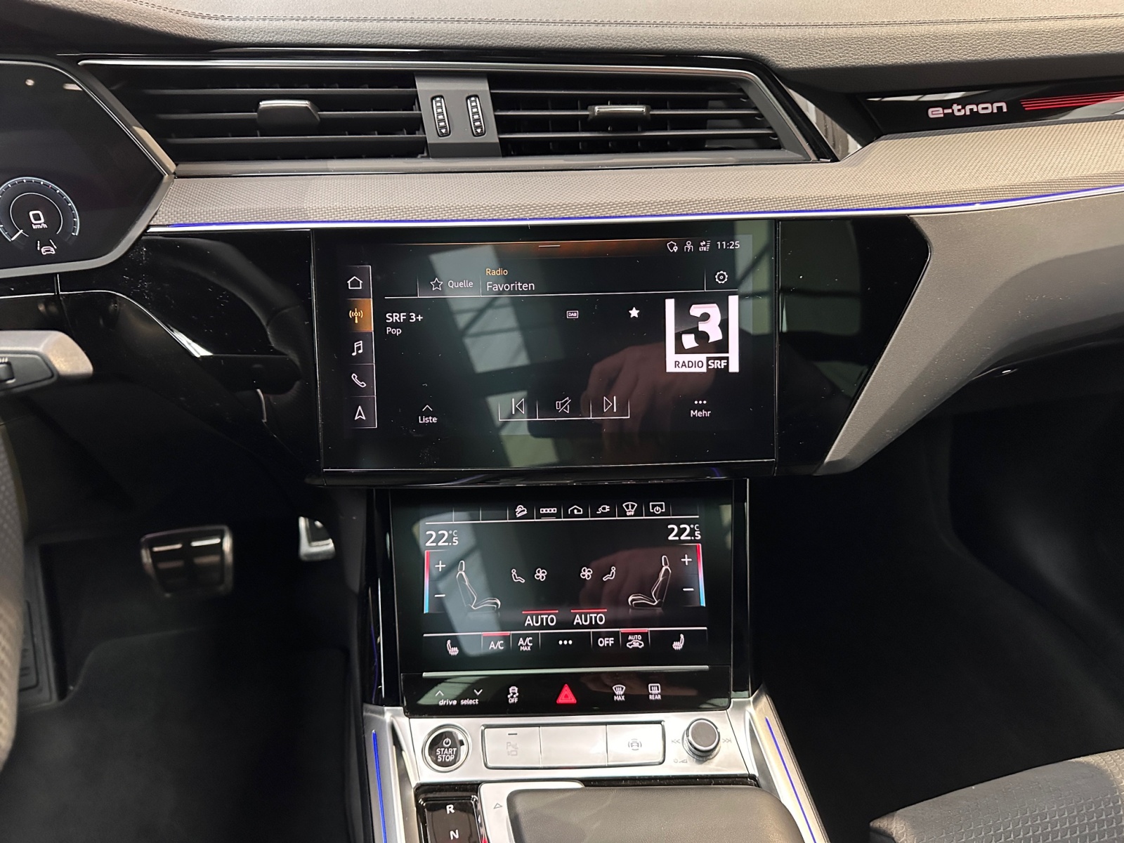AUDI Q8 Sportback 55 e-tron Black Edition quattro-image-11