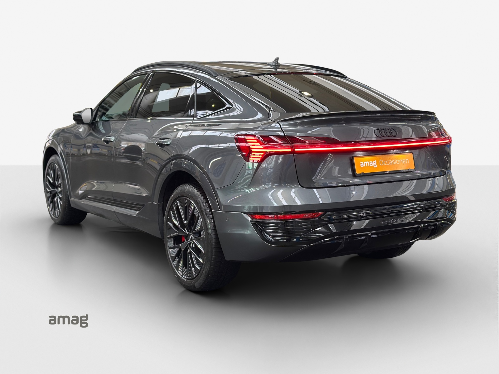 AUDI Q8 Sportback 55 e-tron Black Edition quattro-image-2