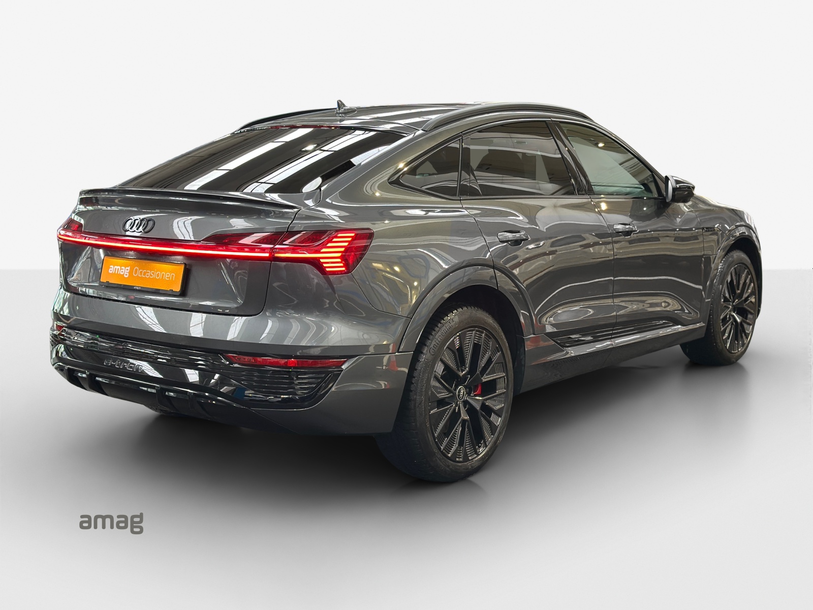 AUDI Q8 Sportback 55 e-tron Black Edition quattro-image-5