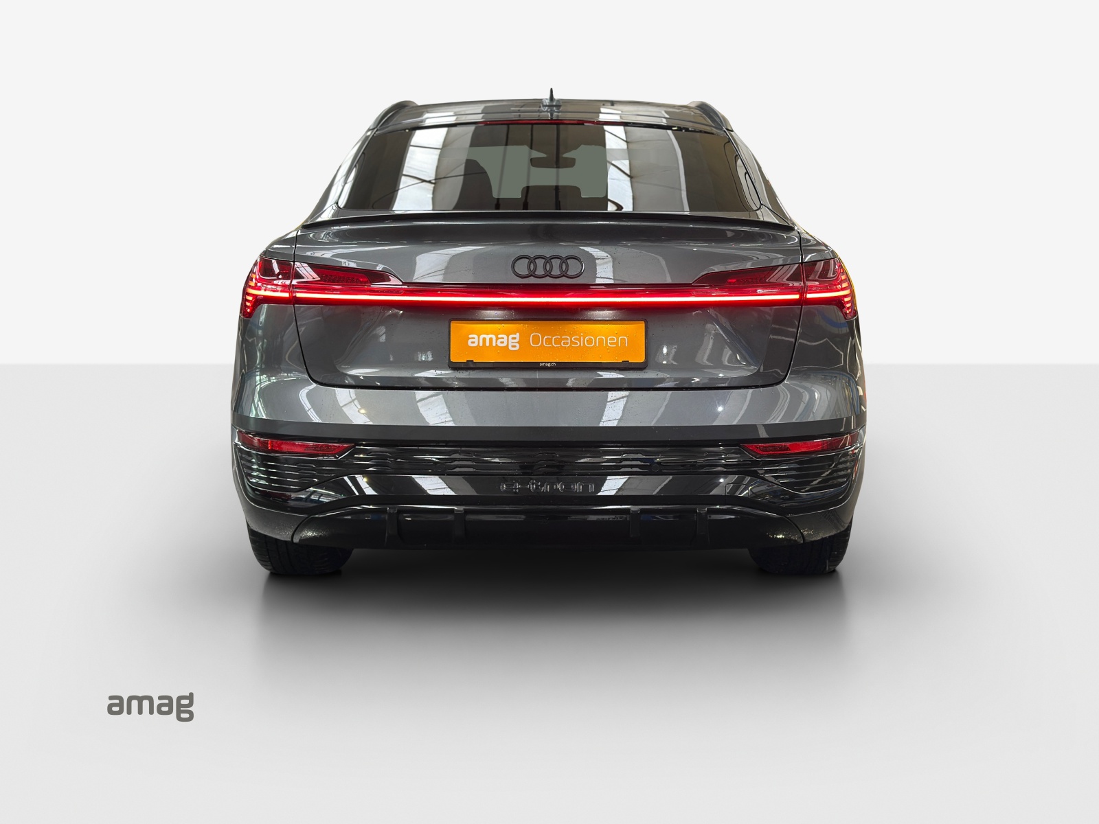 AUDI Q8 Sportback 55 e-tron Black Edition quattro-image-4