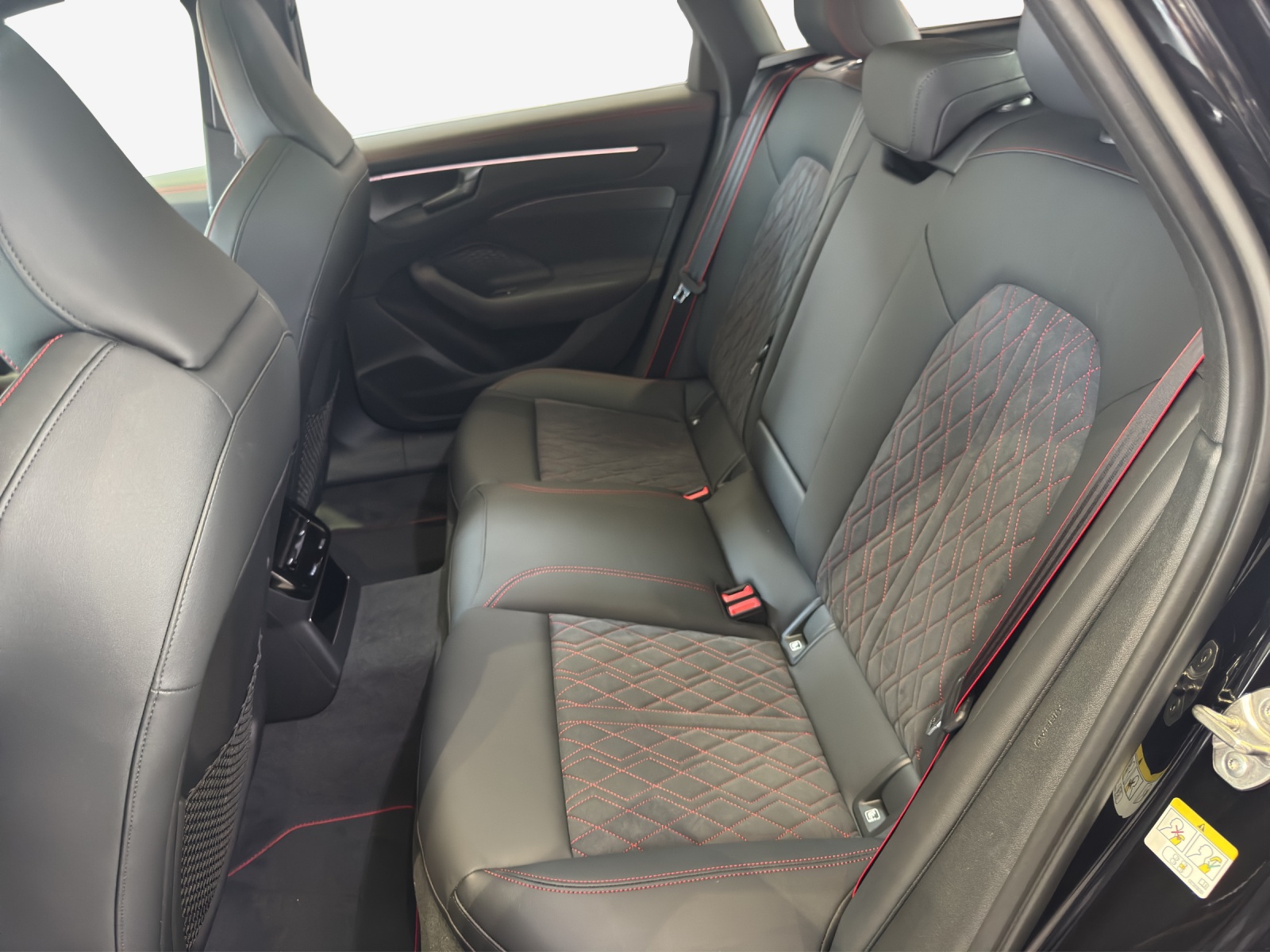 AUDI A6 Avant TFSI quattro 270 kW S tronic-image-11