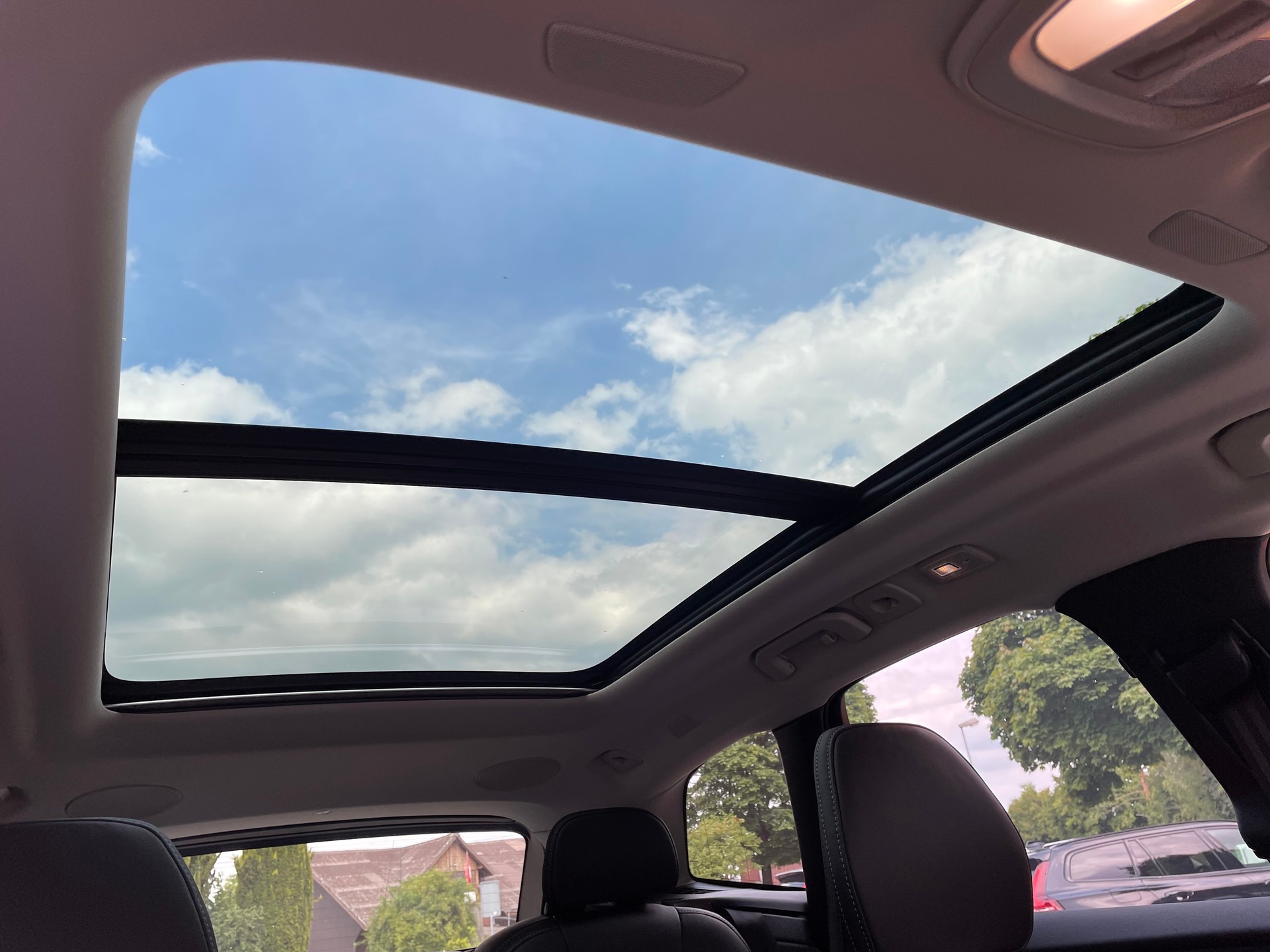 VOLVO XC60 2.0 T6 TE Ultra Dark eAWD-image-16