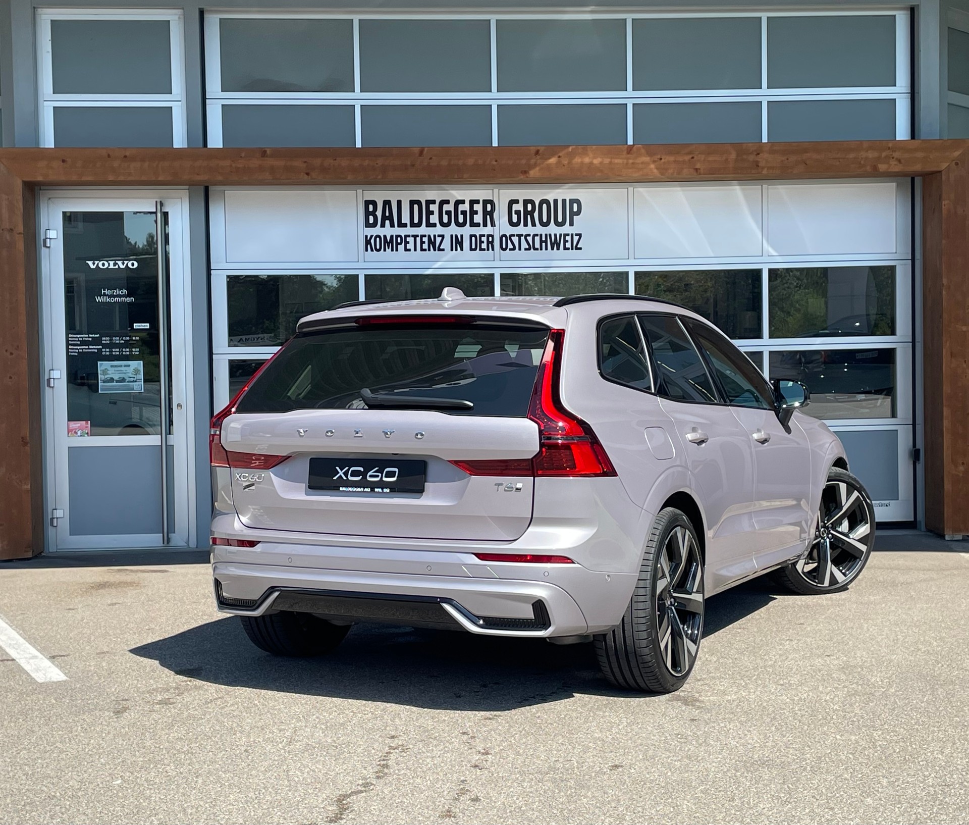VOLVO XC60 2.0 T6 TE Ultra Dark eAWD-image-2