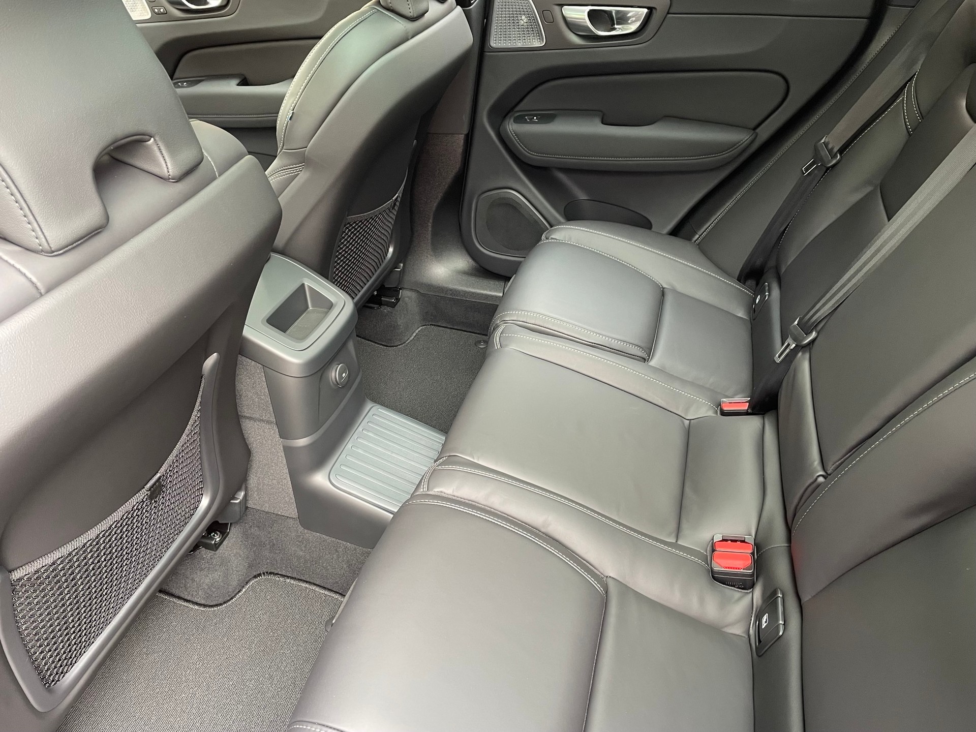 VOLVO XC60 2.0 T6 TE Ultra Dark eAWD-image-4