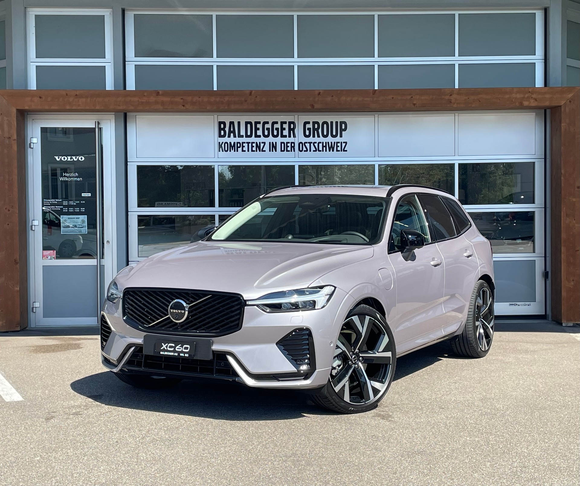 VOLVO XC60 2.0 T6 TE Ultra Dark eAWD-image-0