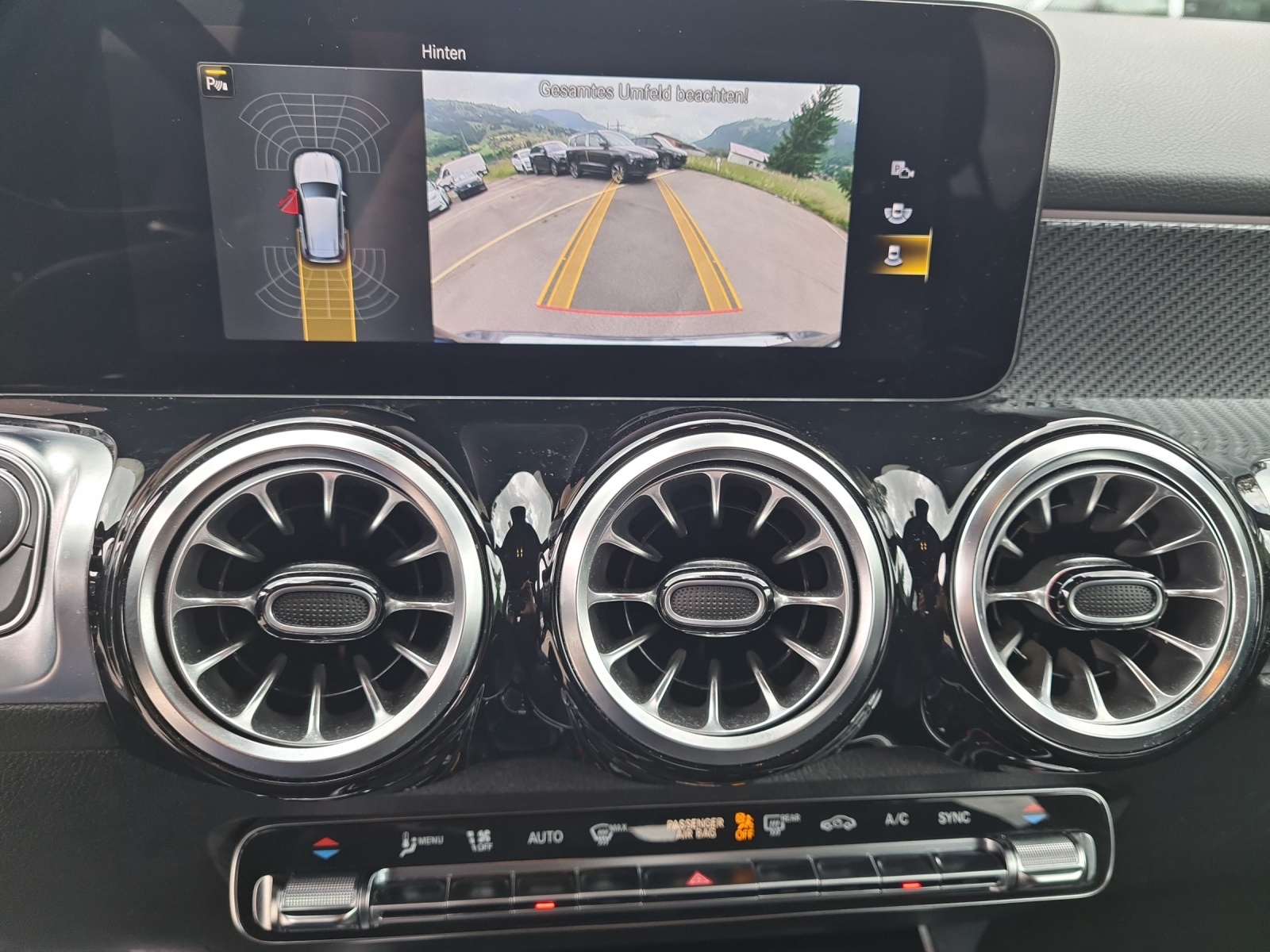 MERCEDES-BENZ GLB 250 4Matic AMG Line 8G-Tronic-image-10