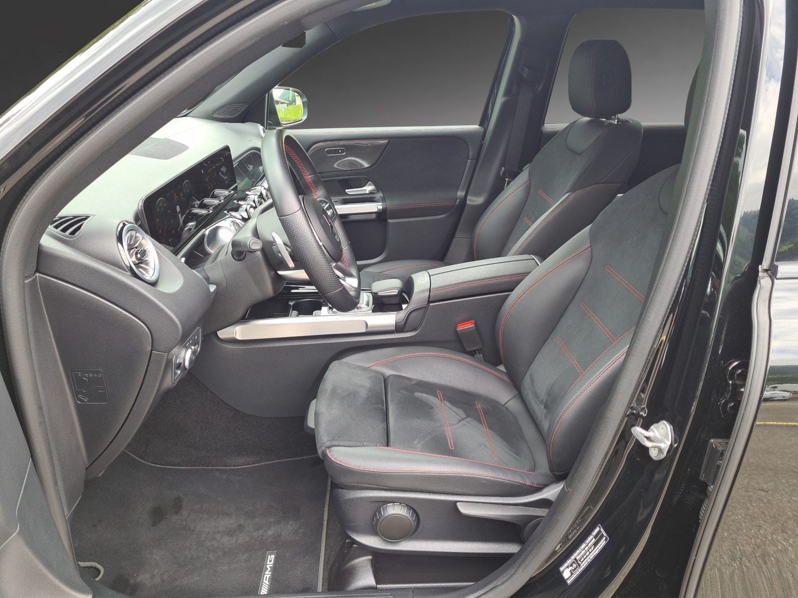 MERCEDES-BENZ GLB 250 4Matic AMG Line 8G-Tronic-image-5