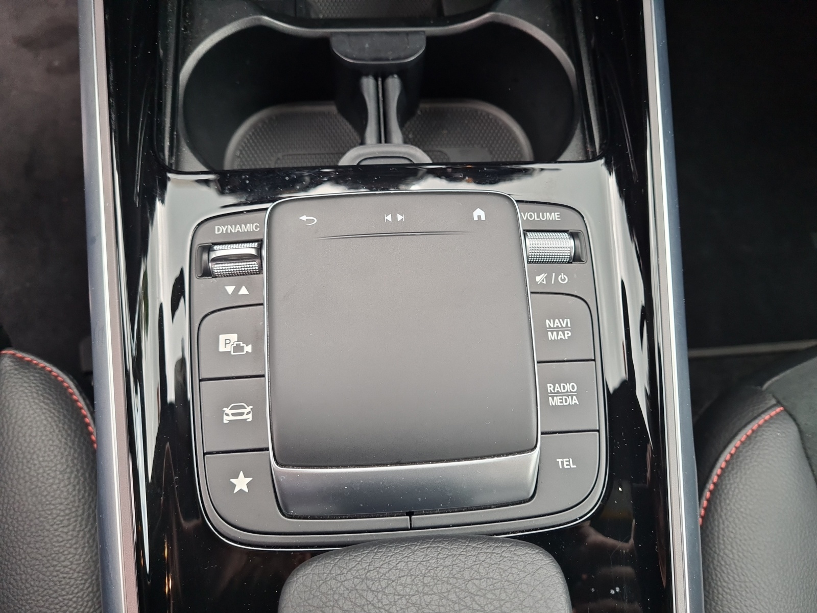 MERCEDES-BENZ GLB 250 4Matic AMG Line 8G-Tronic-image-11
