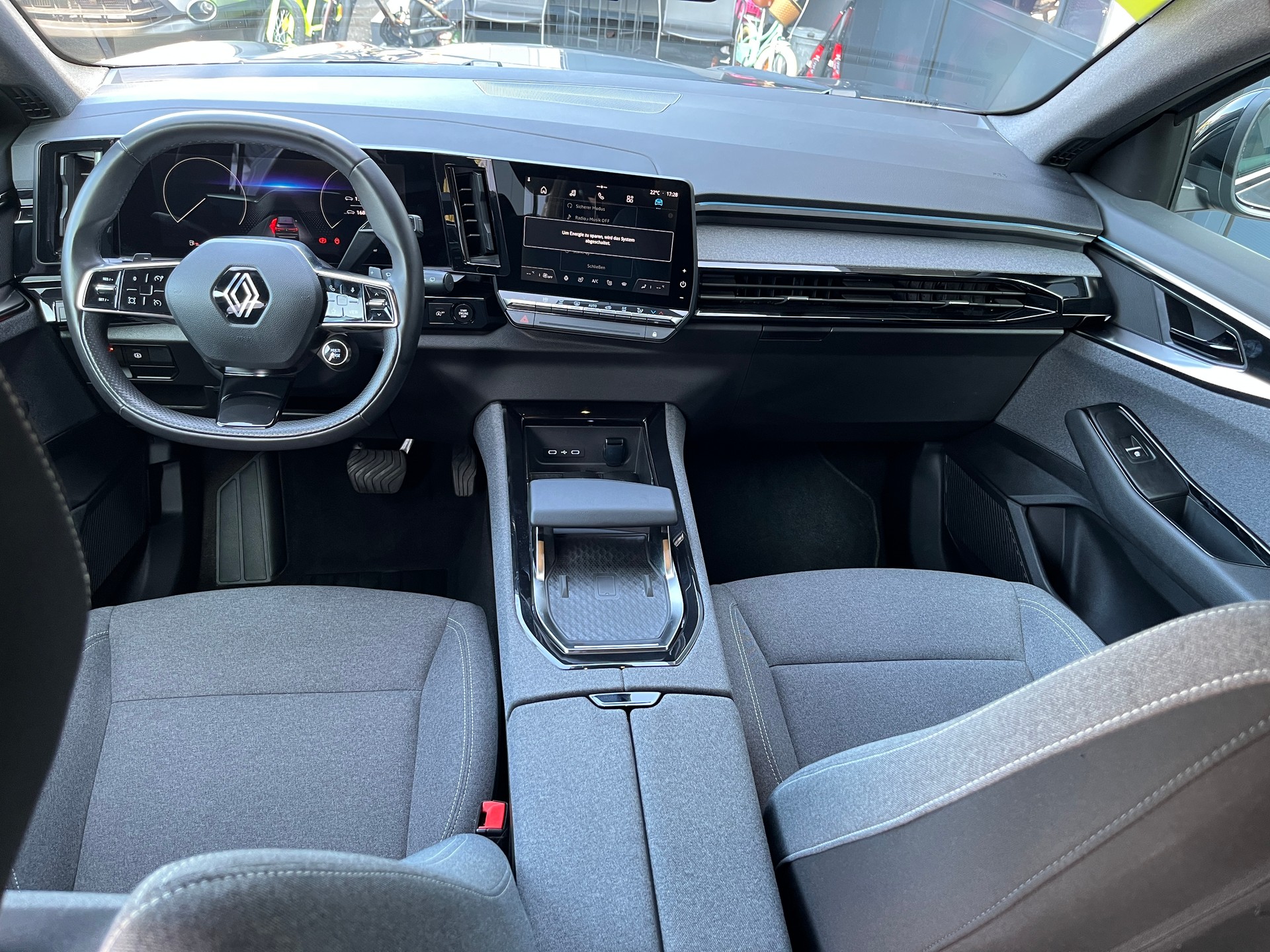 RENAULT Austral 1.3 MHEV 160 Techno A-image-9