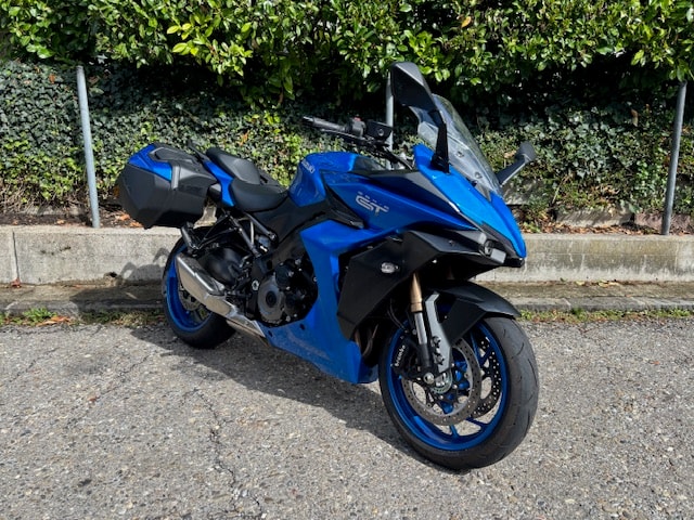 SUZUKI GSX-S 1000 GT Travel-showroom-element-1
