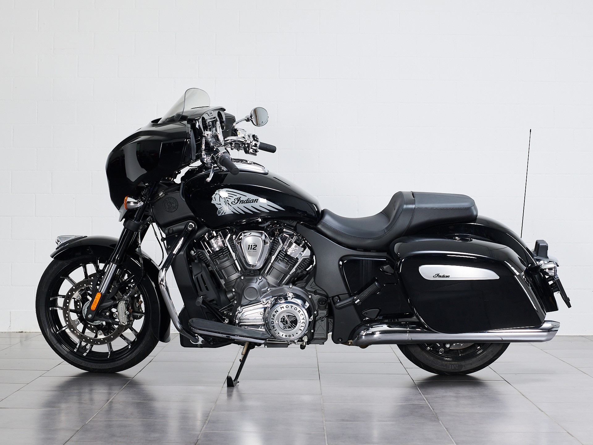 INDIAN Chieftain Power Plus Limited-showroom-element-2