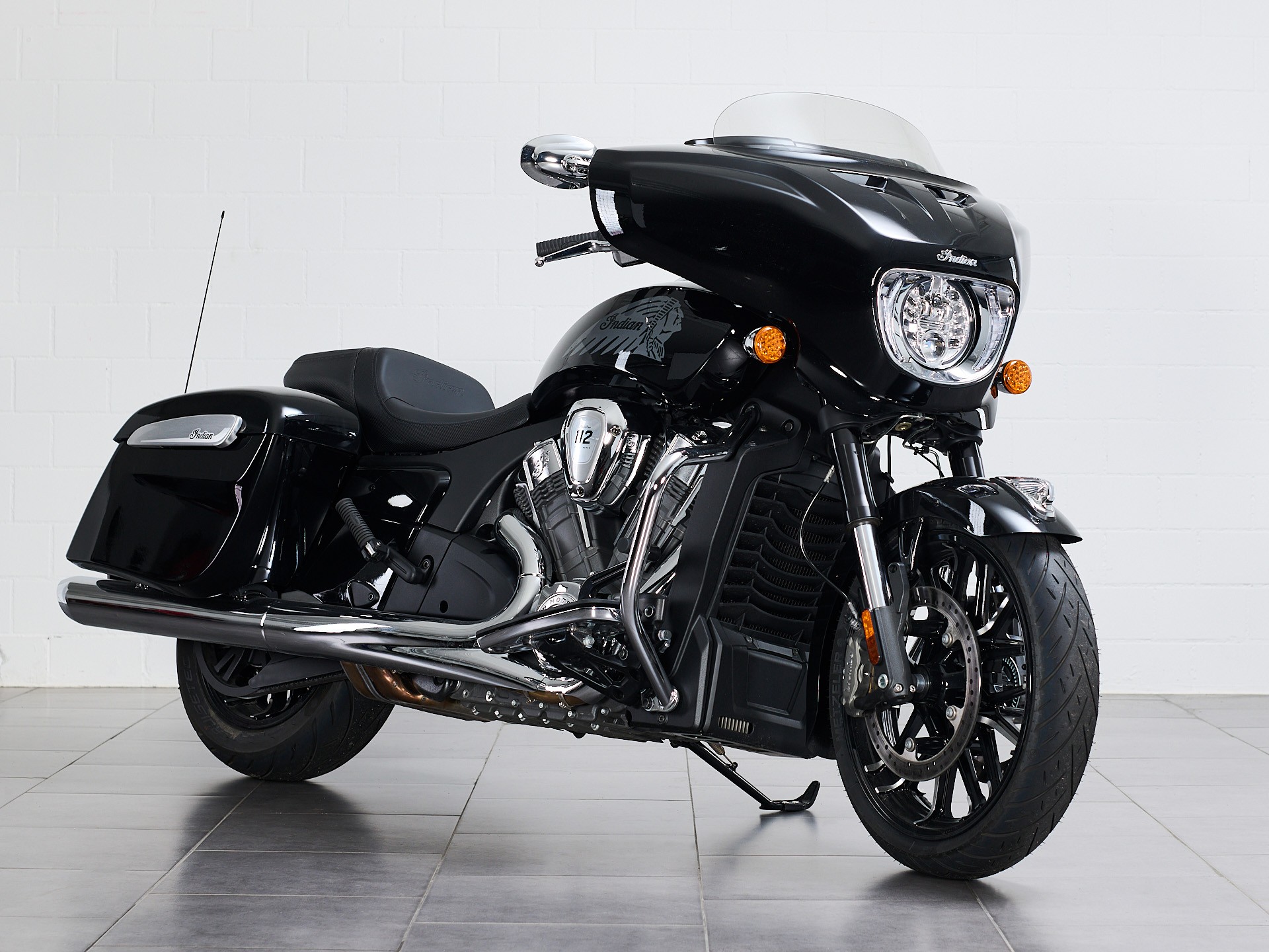 INDIAN Chieftain Power Plus Limited-showroom-element-1