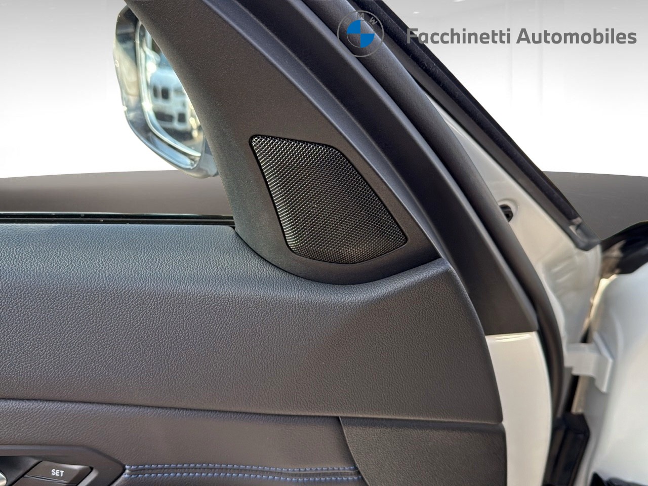 BMW 330d xDrive 48V Touring Steptronic M Sport-image-13