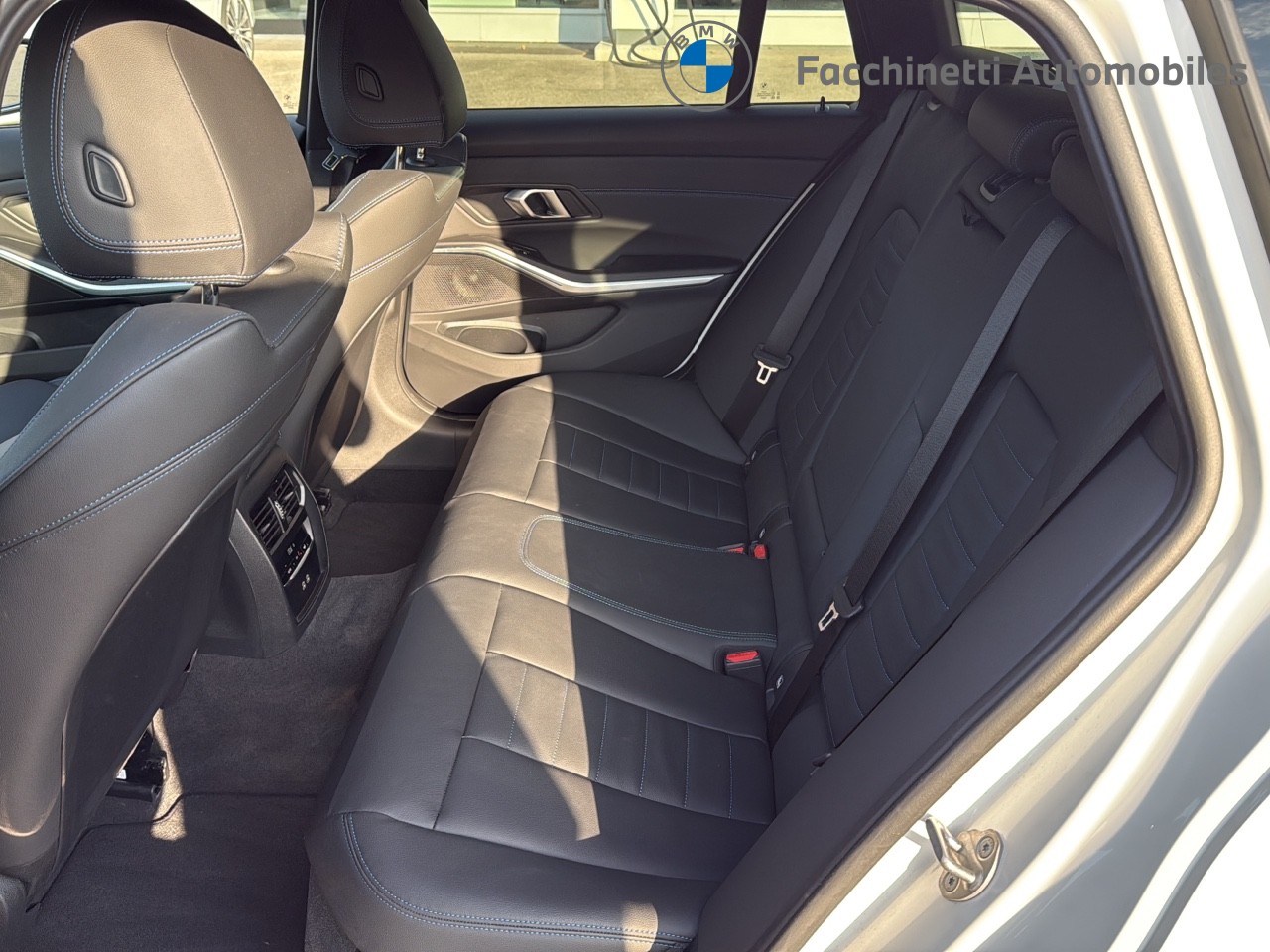 BMW 330d xDrive 48V Touring Steptronic M Sport-image-20